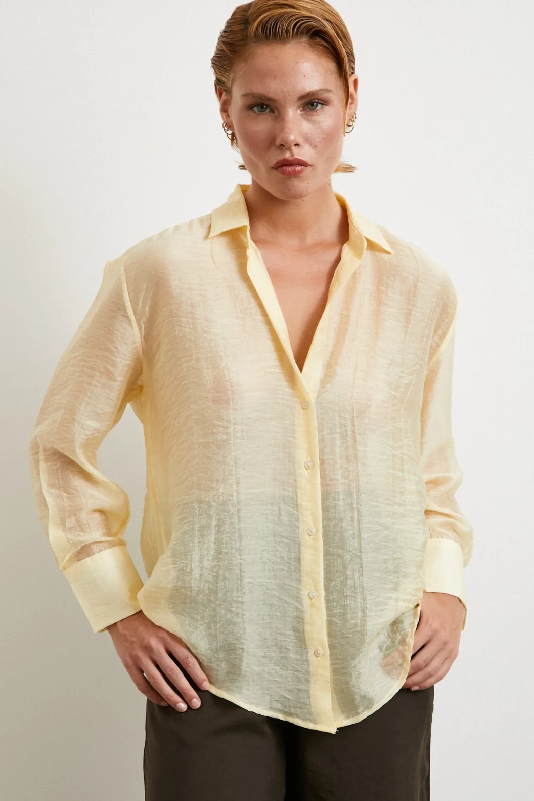 Modal Basic V Yaka Gömlek Sarı