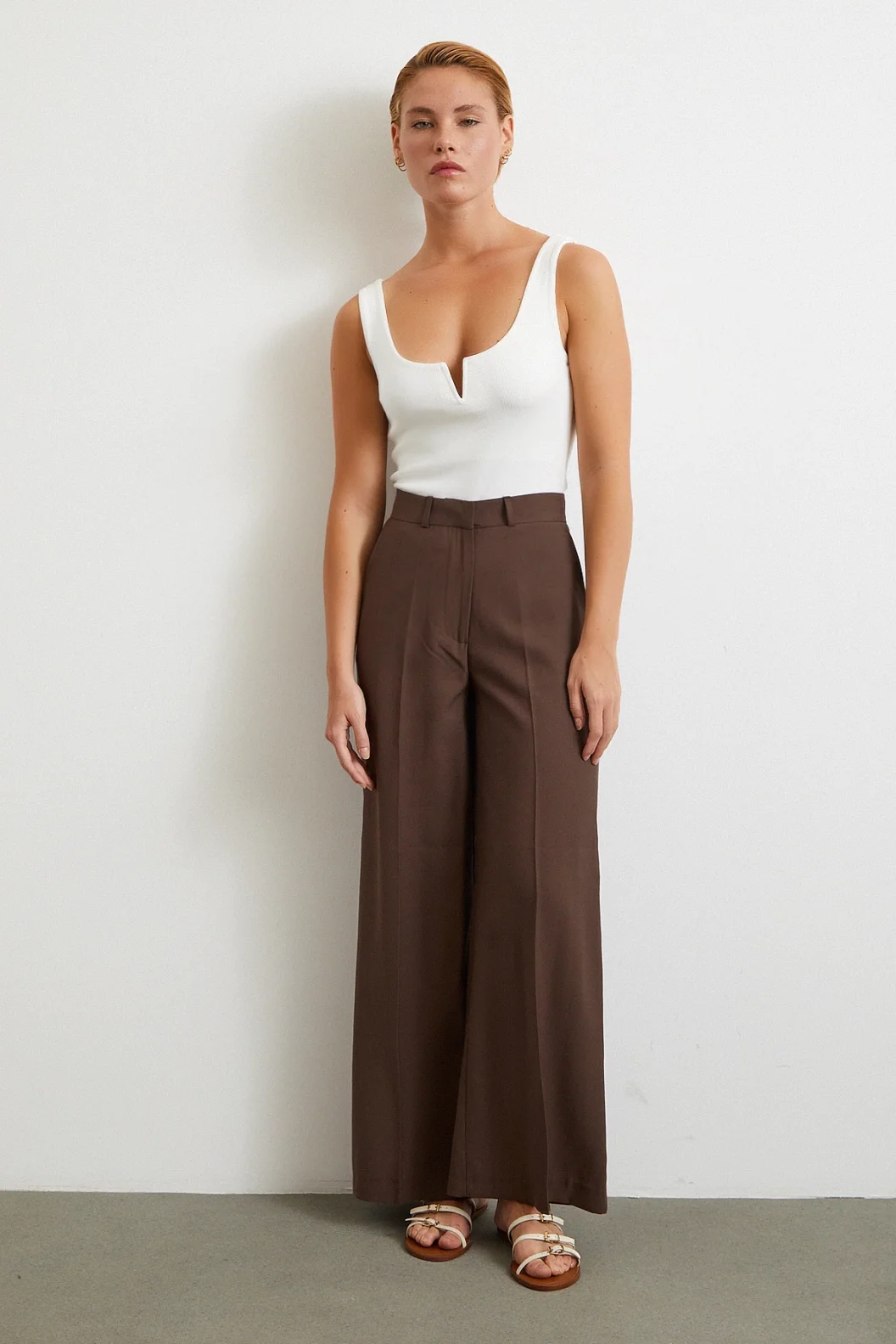بنطلون بالاتزو بقصة واسعة كاحل - بني