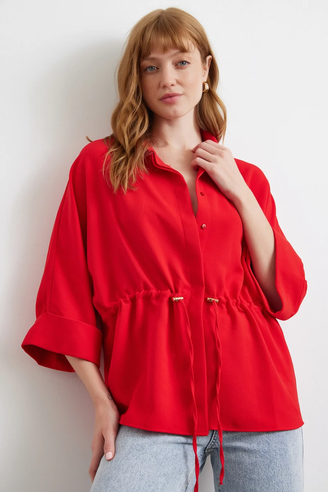 قميص كيمونو أحمر مجعد