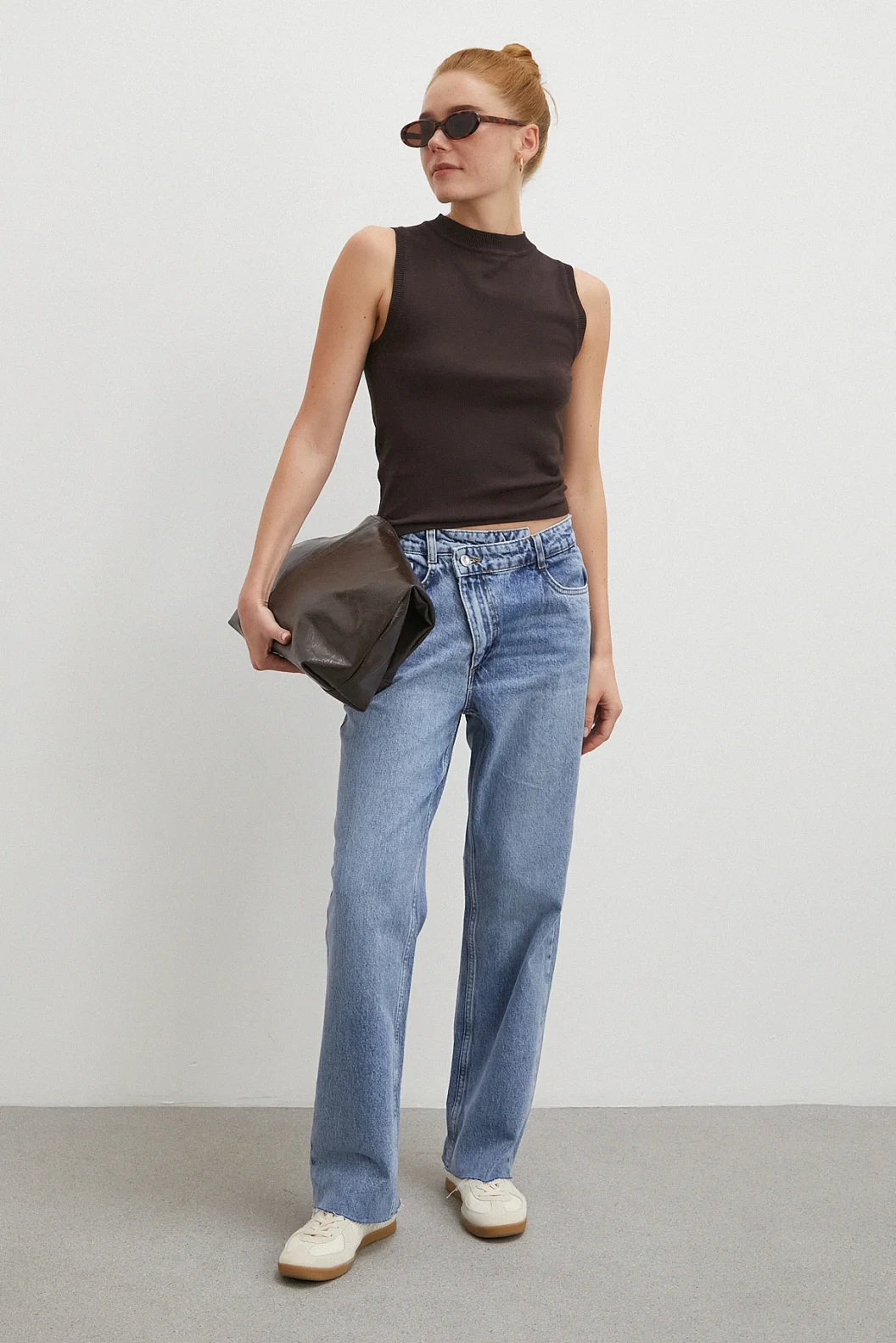 Çapraz Fermuarlı Kesik Paça Düğmeli Jean Mavi