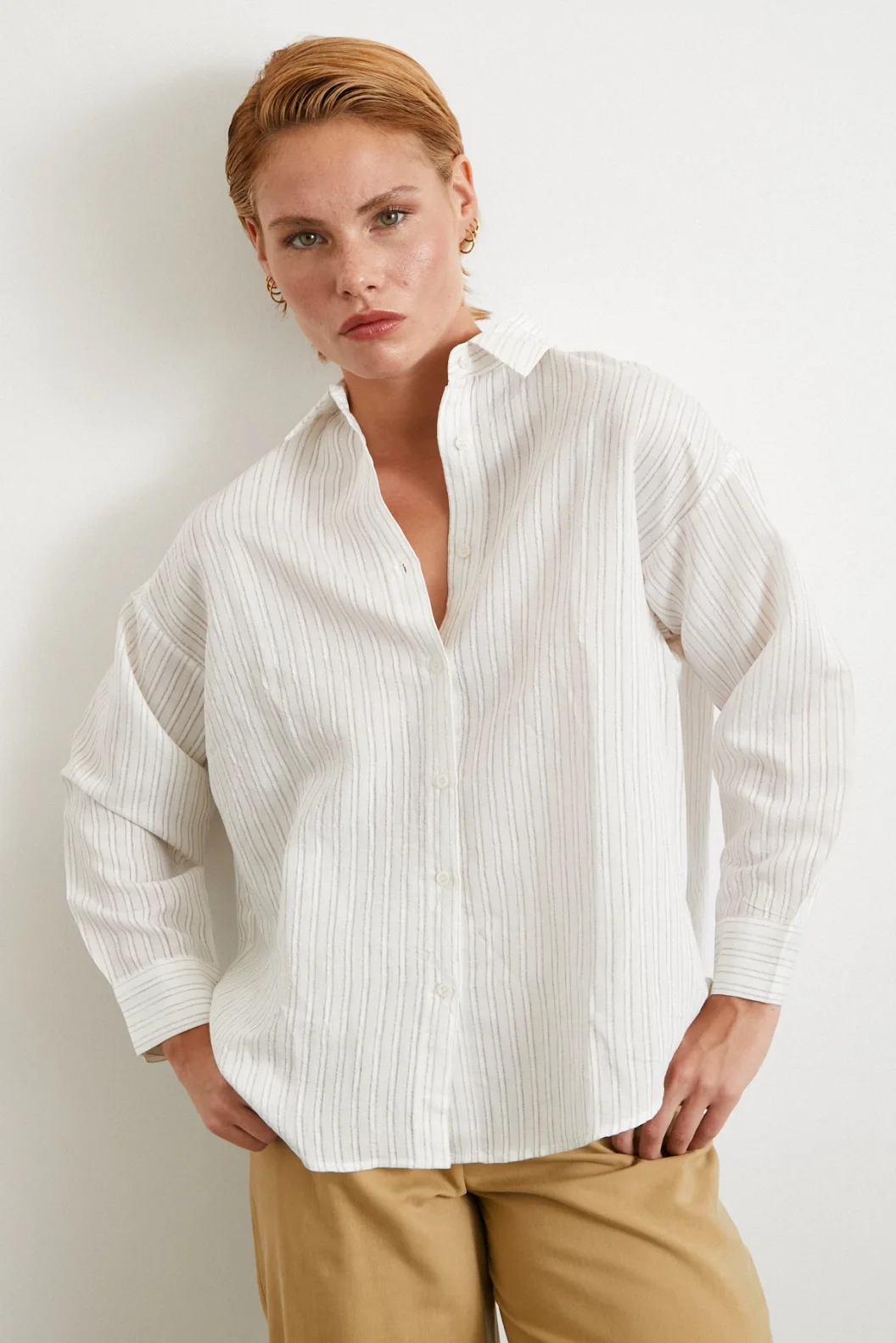 Simetrik Çizgili Gömlek Taş