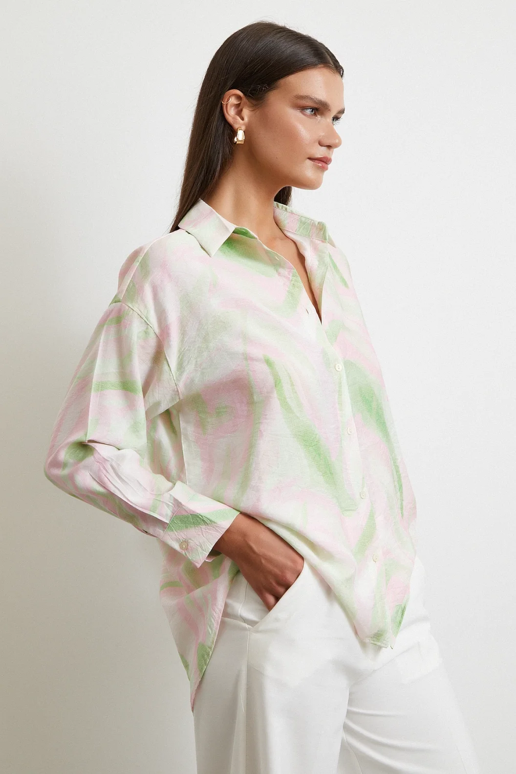 موج البحر قميص وردي