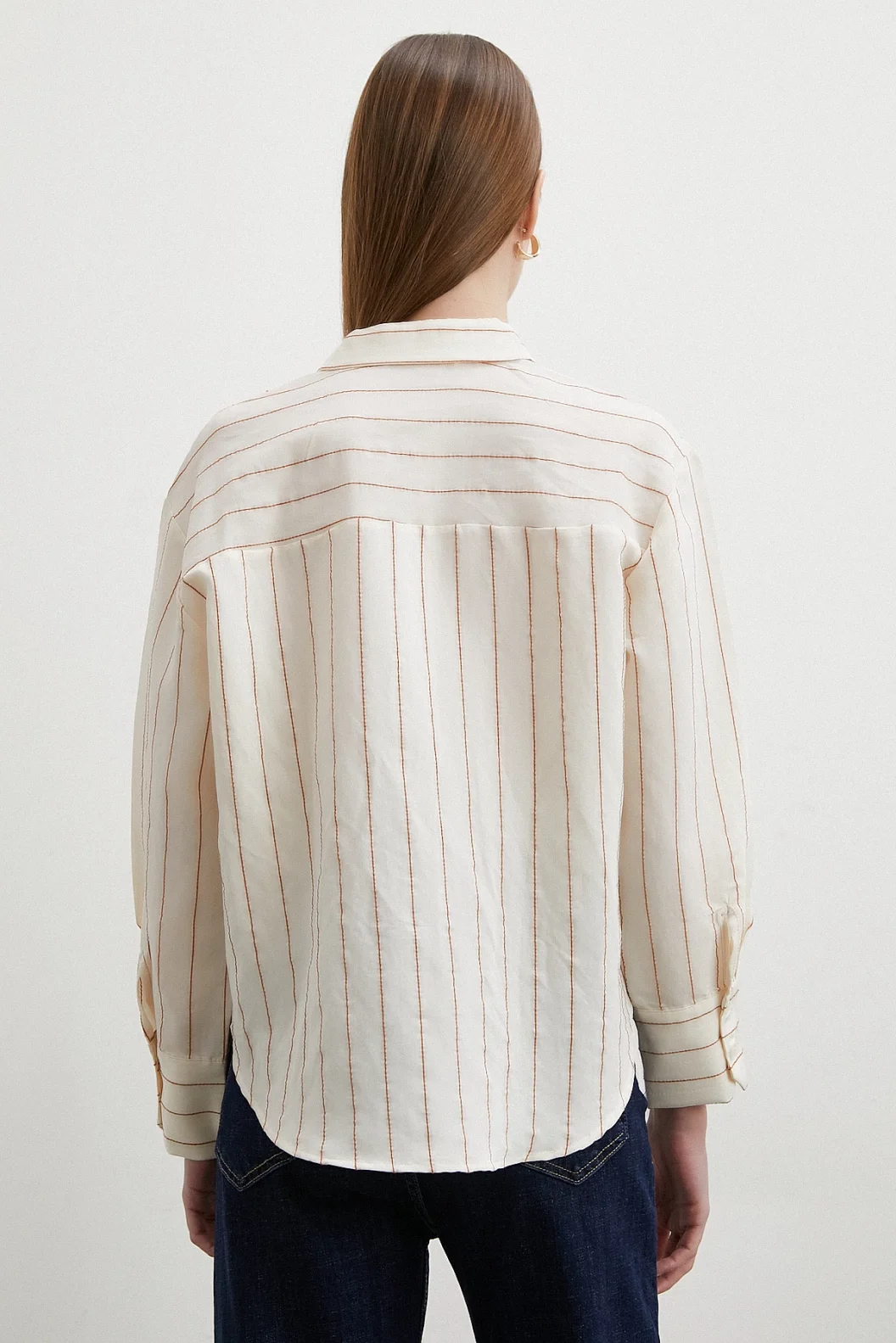 قميص مودال بخطوط تباينية باللون البني