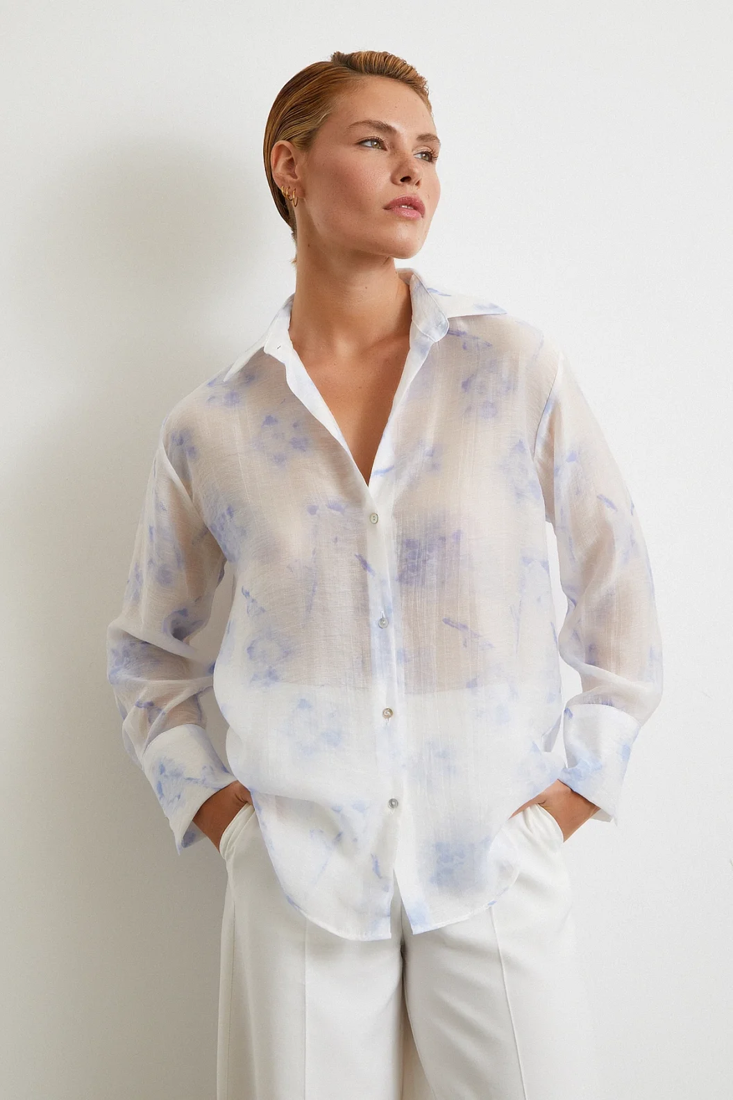 قميص تول بنمط عضوي بلون أزرق