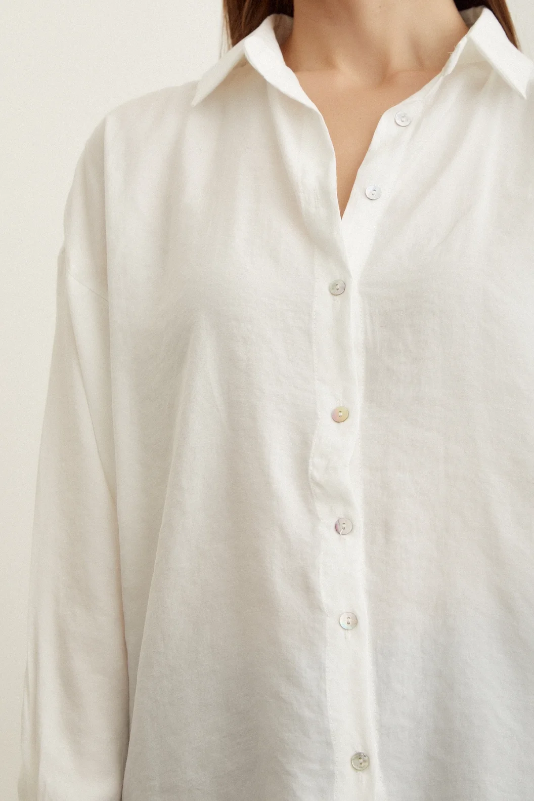 Basic Modal قميص أبيض كريمي