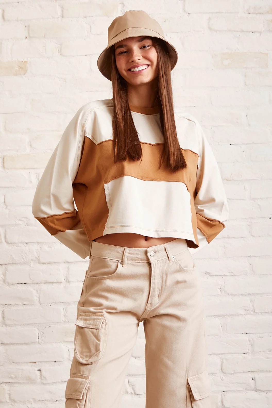 Zweifarbiger Oversize-Sweatshirt Weiß