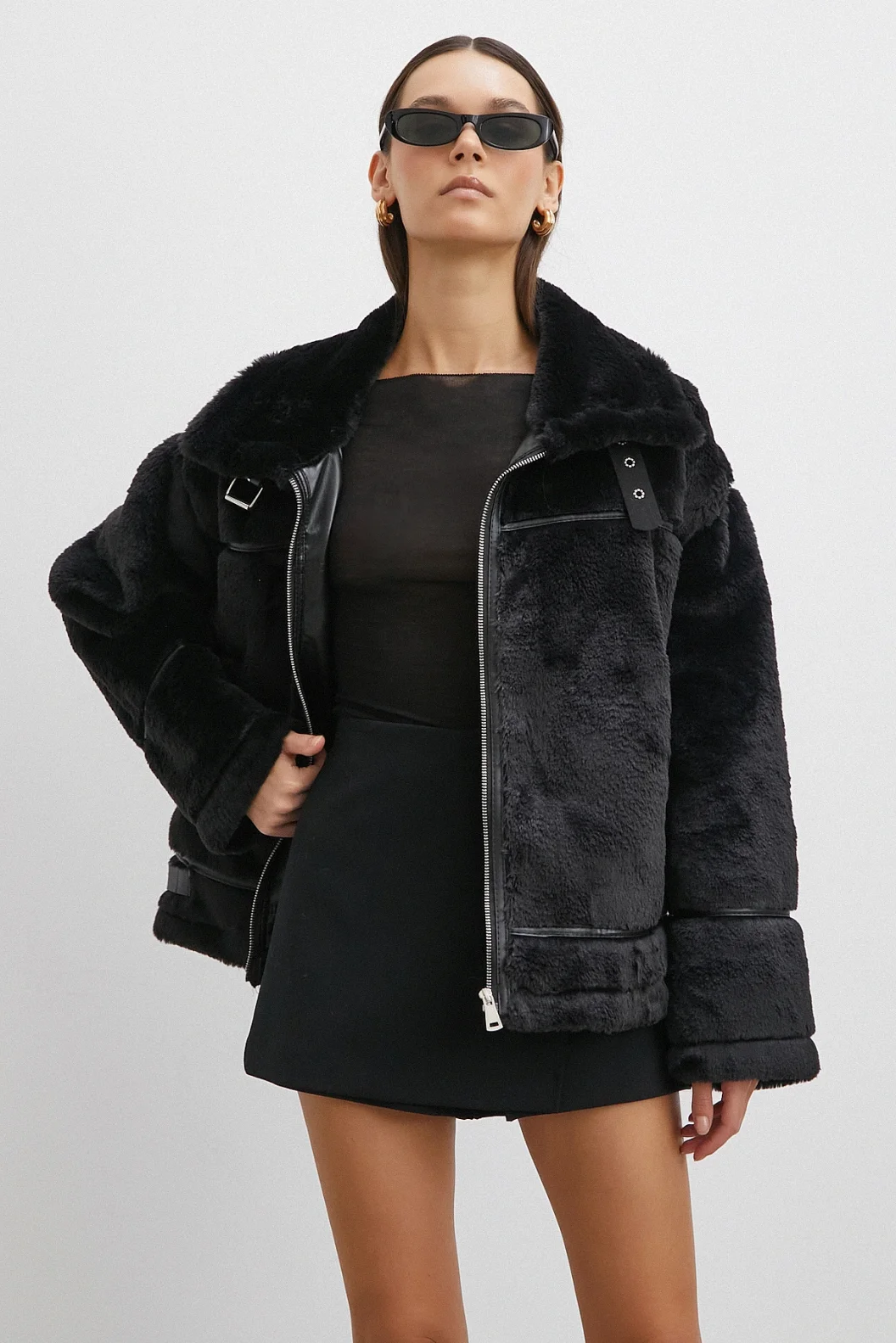 Ters Detay Peluş Lamine Mont Siyah