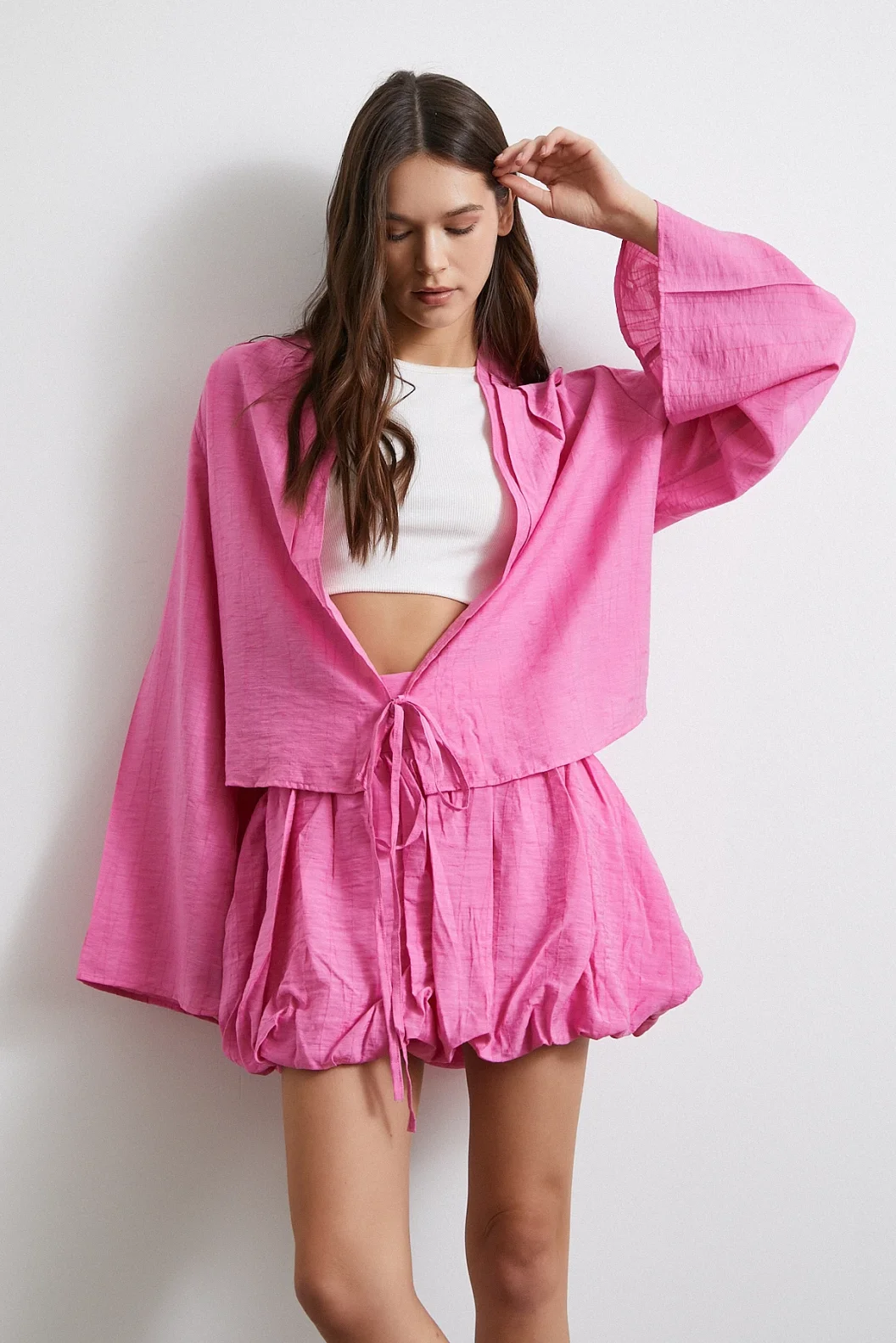 تنورة باللون الوردي المطبقة