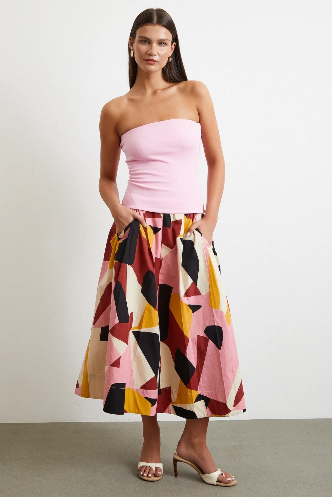 تنورة ميدي مطبوعة باللون الوردي