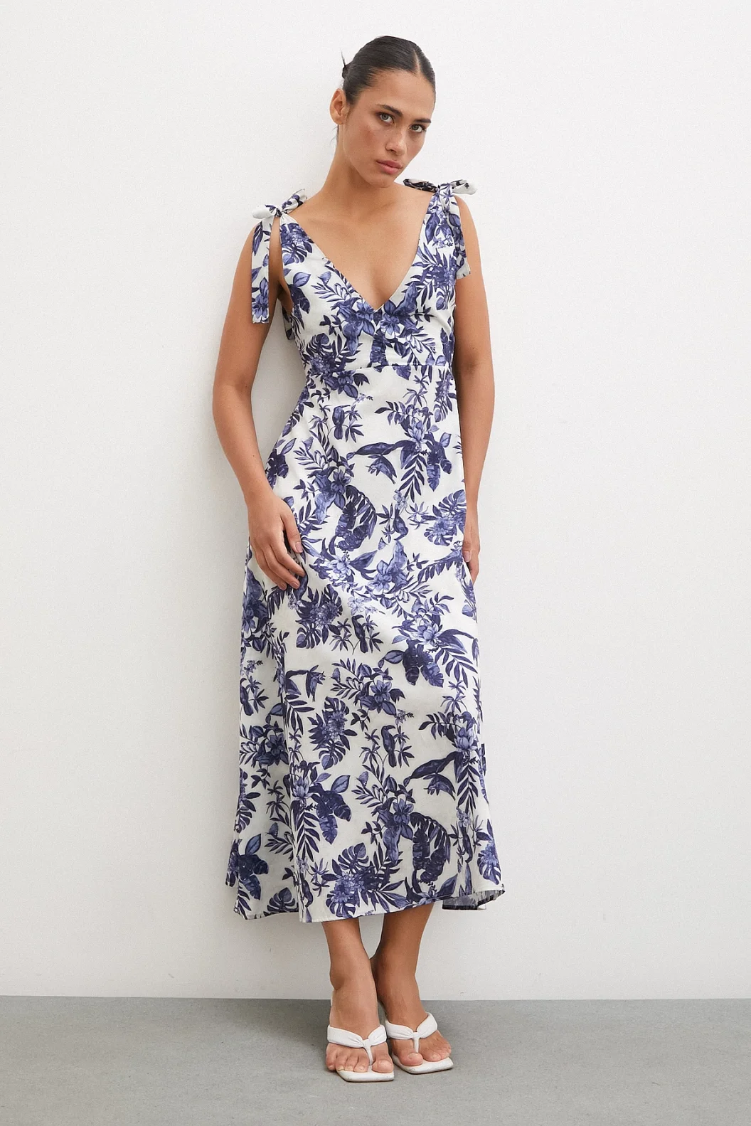 Shoulder Strapped V Neck Dress Navy