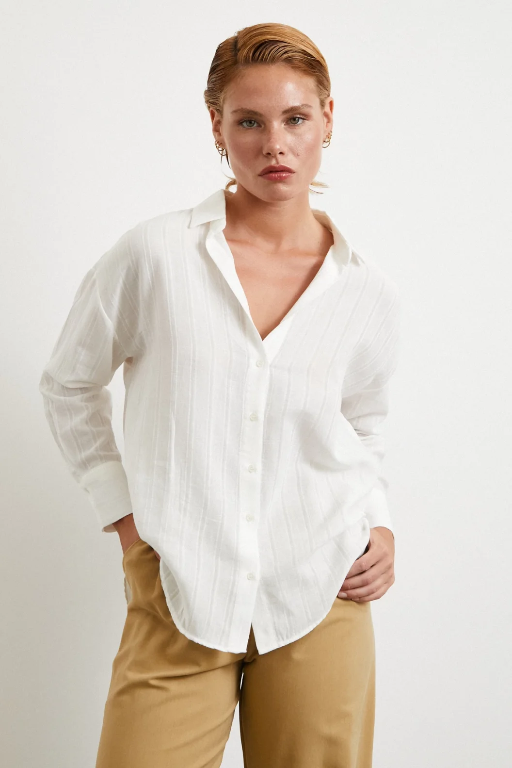 قميص قطني مخطط أبيض