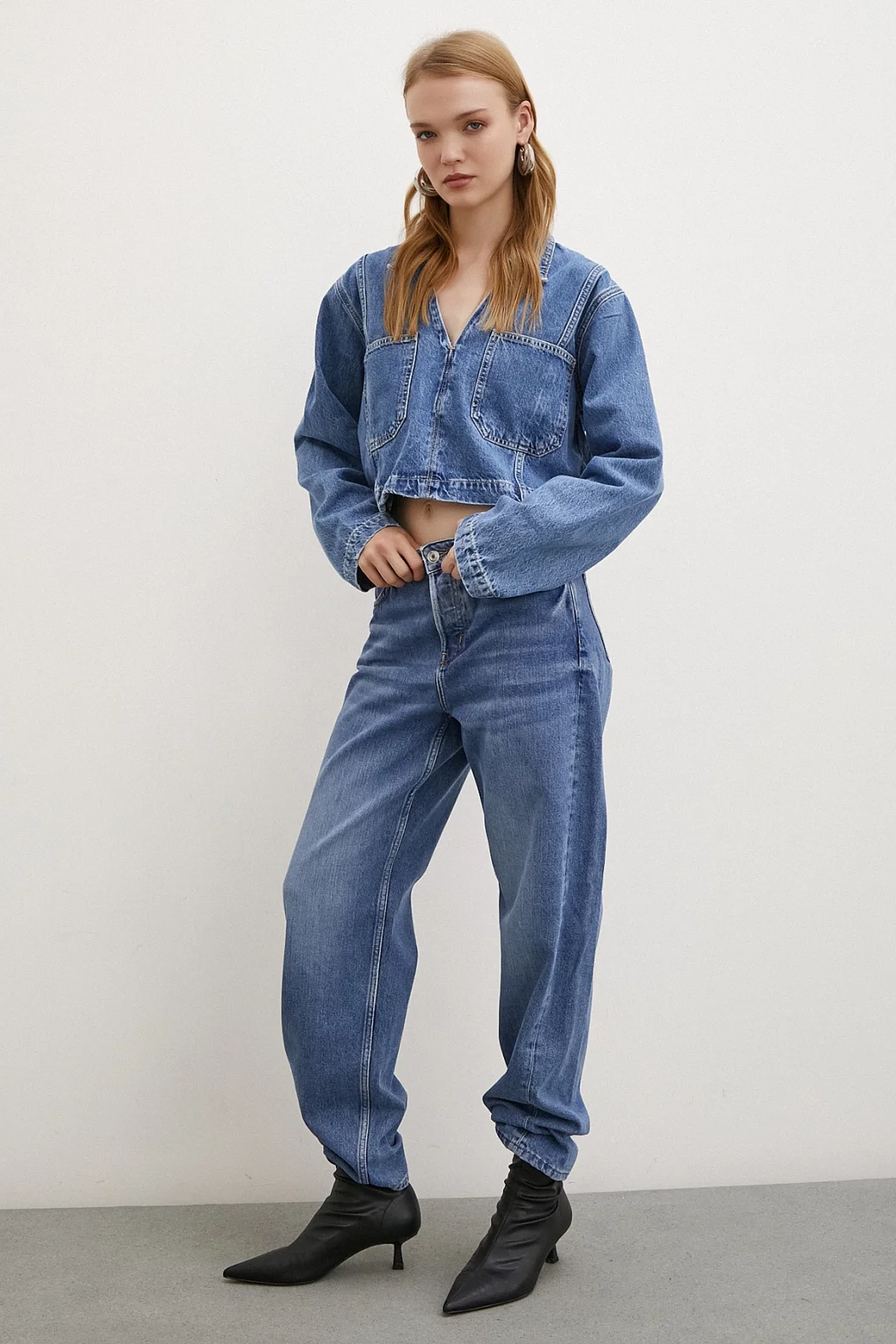 High Waist Button Closed Mom Jeans Blau