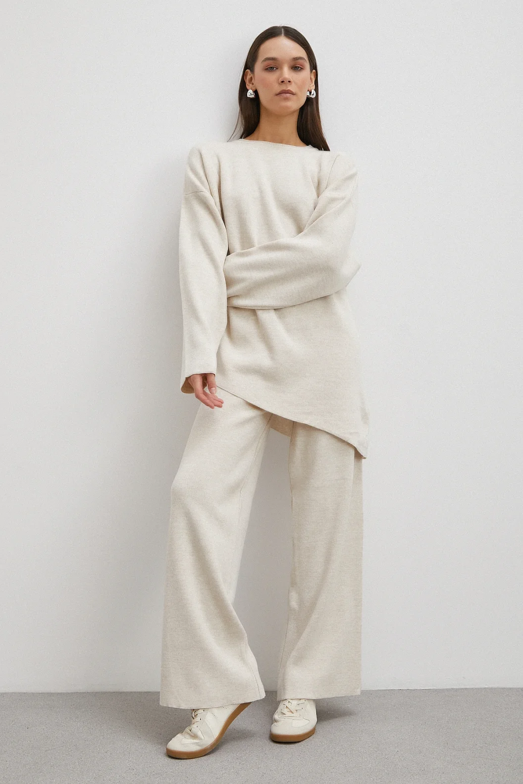 Eteği Çapraz Pantolonlu Bisiklet Yaka Takım Ekru