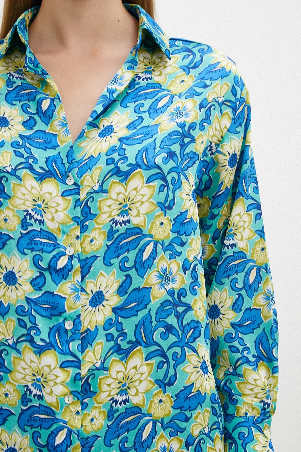 قميص بنقشة لوتس أزرق