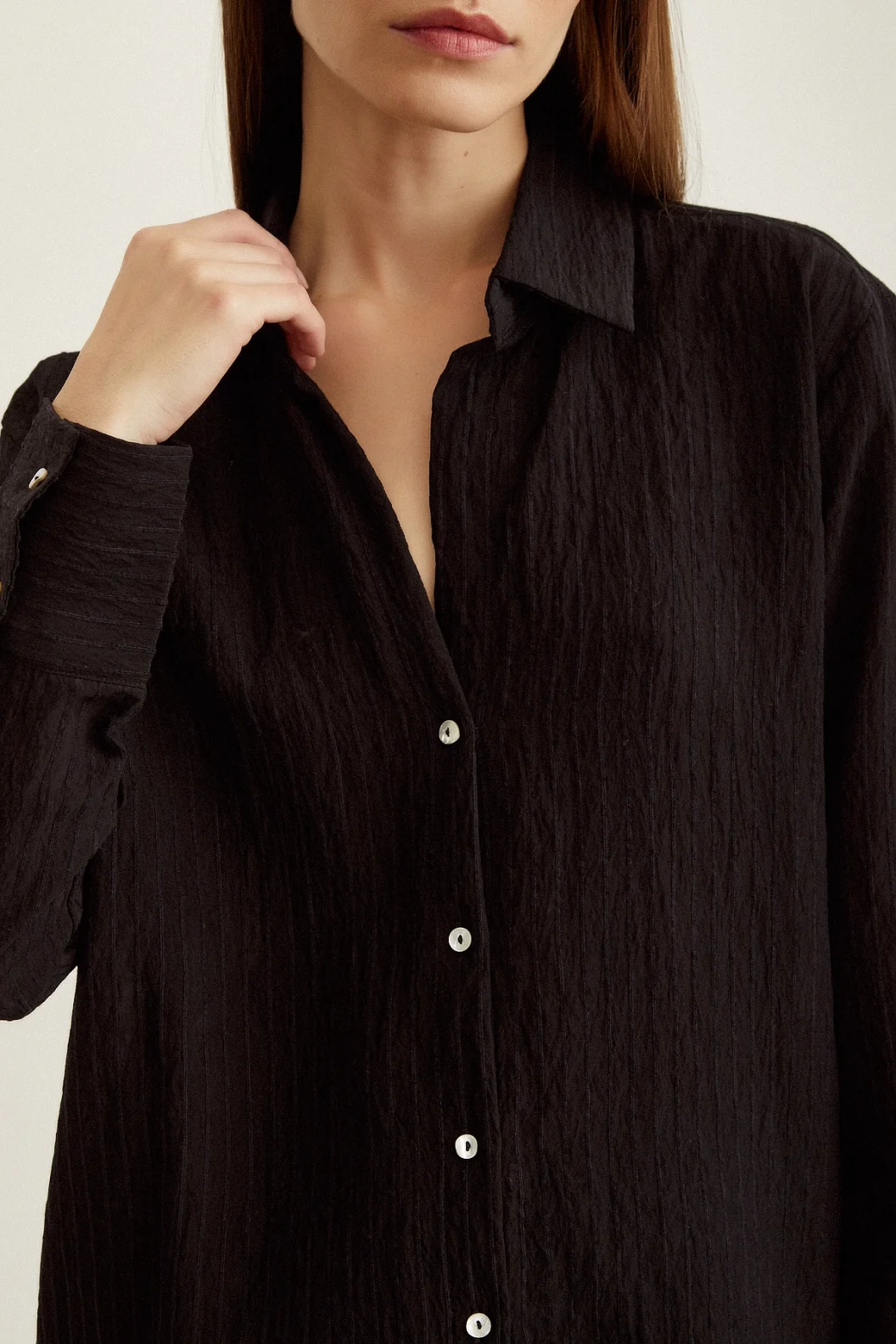 قميص مخطط أسود