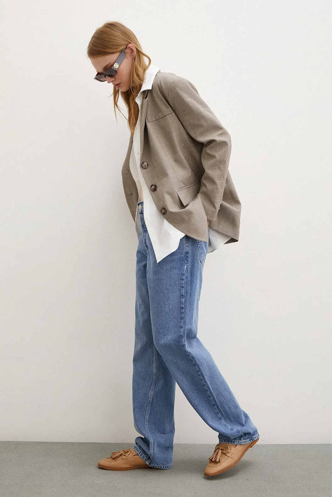 بنطلون جينز بأرجل أنابيبية وخمسة جيوب أزرق