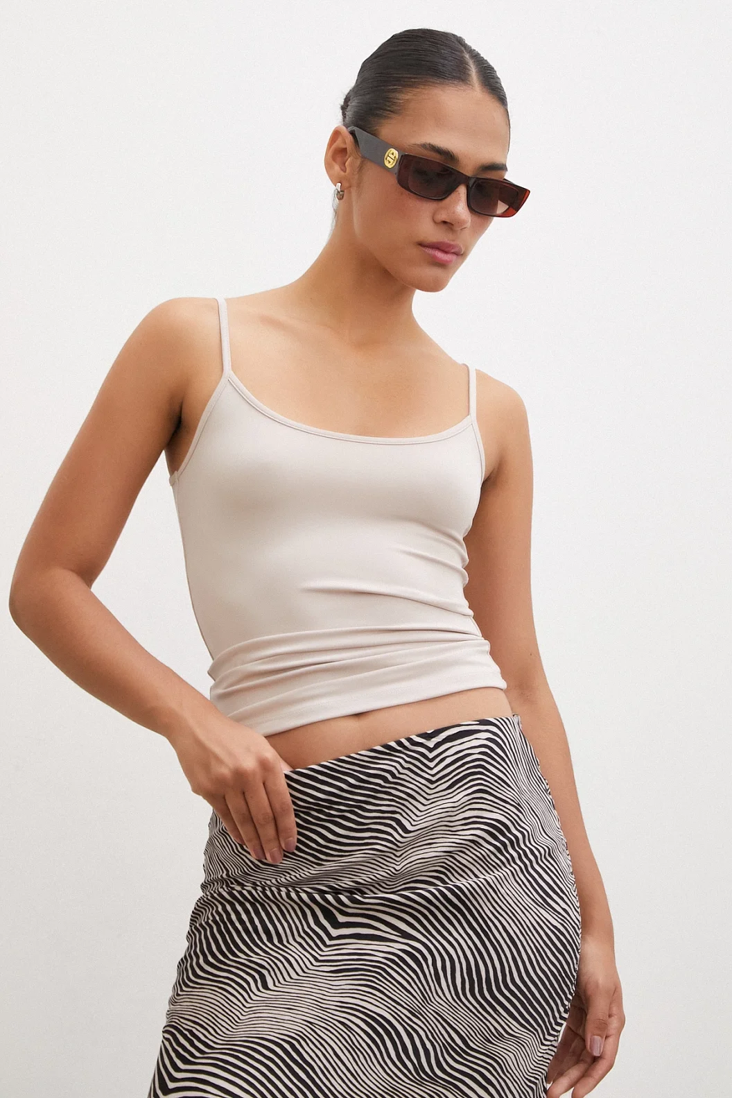 معطلك الذيل من الشمبانيا