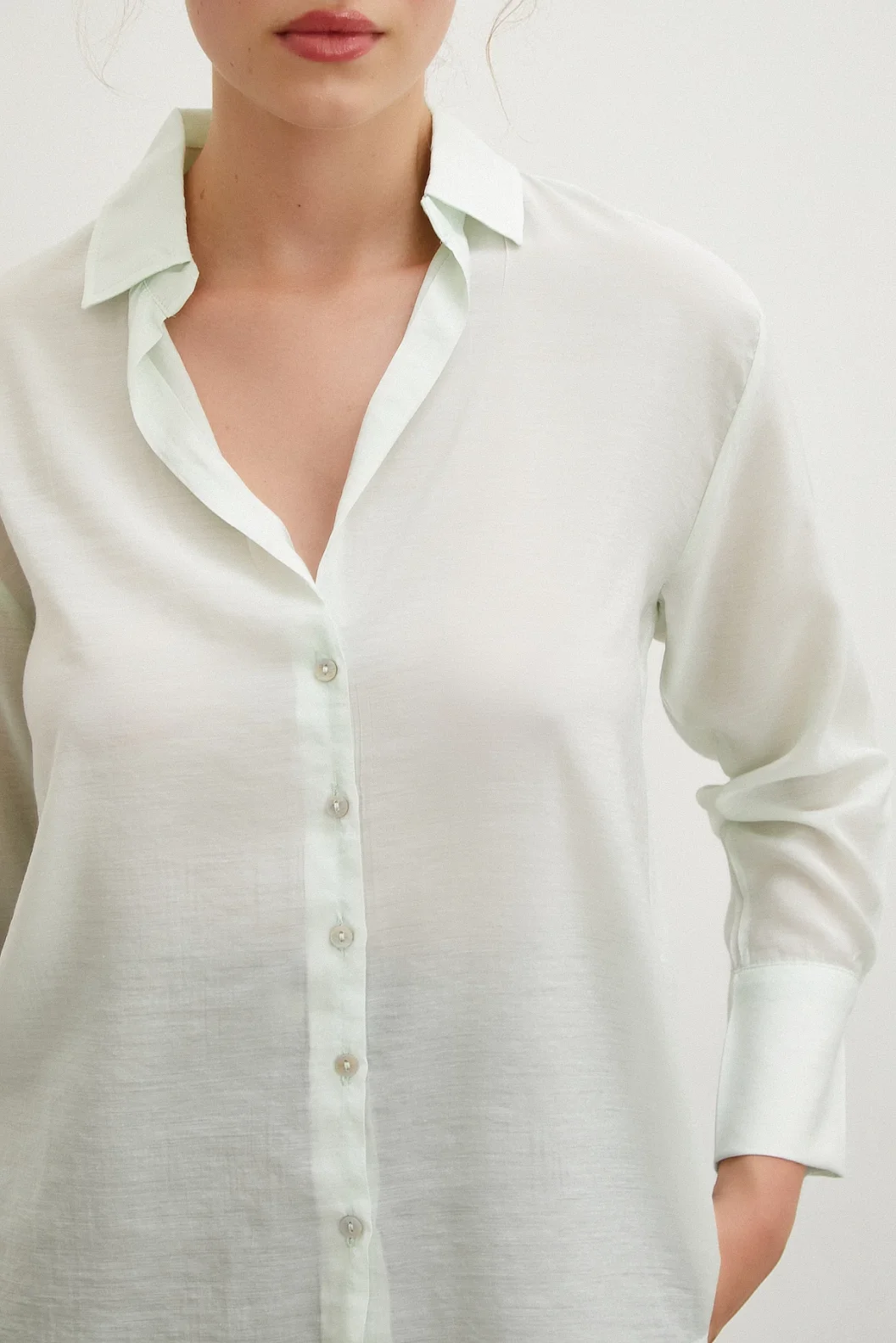 V-Neck Ribbed Shirt Mint