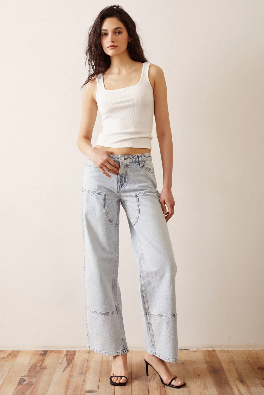 Röhrenförmige lockere Jeans in Eisblau