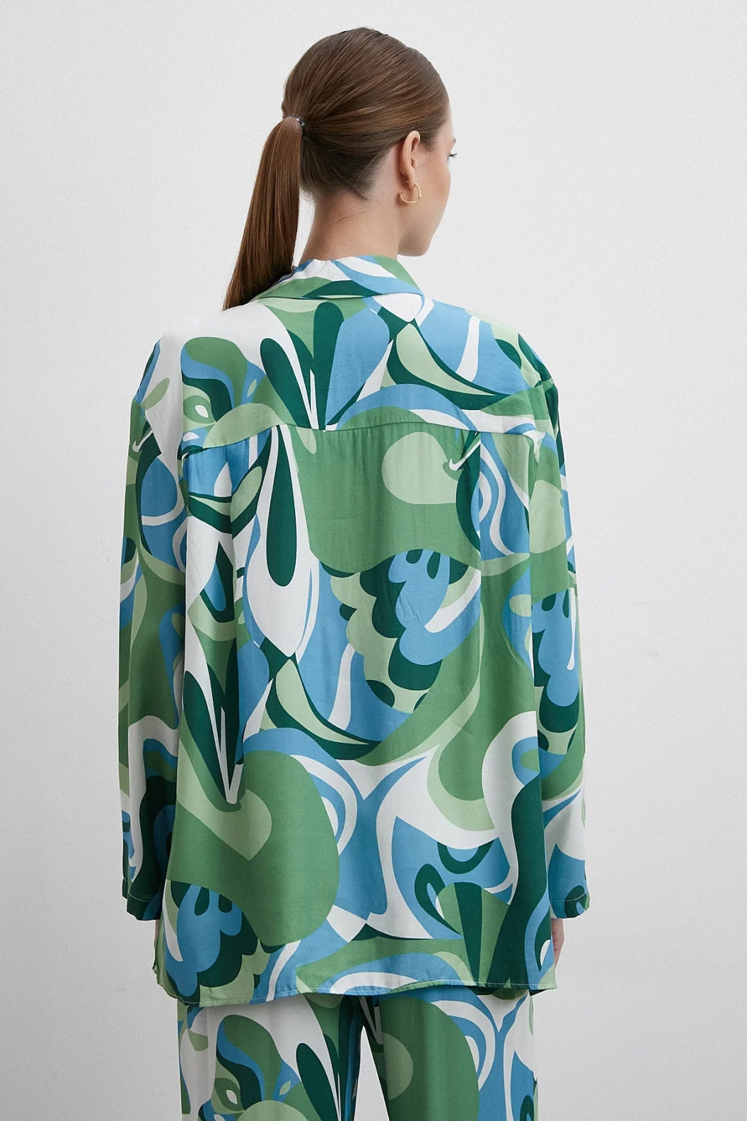 قميص فيسكوز مطبوع باللون الأخضر