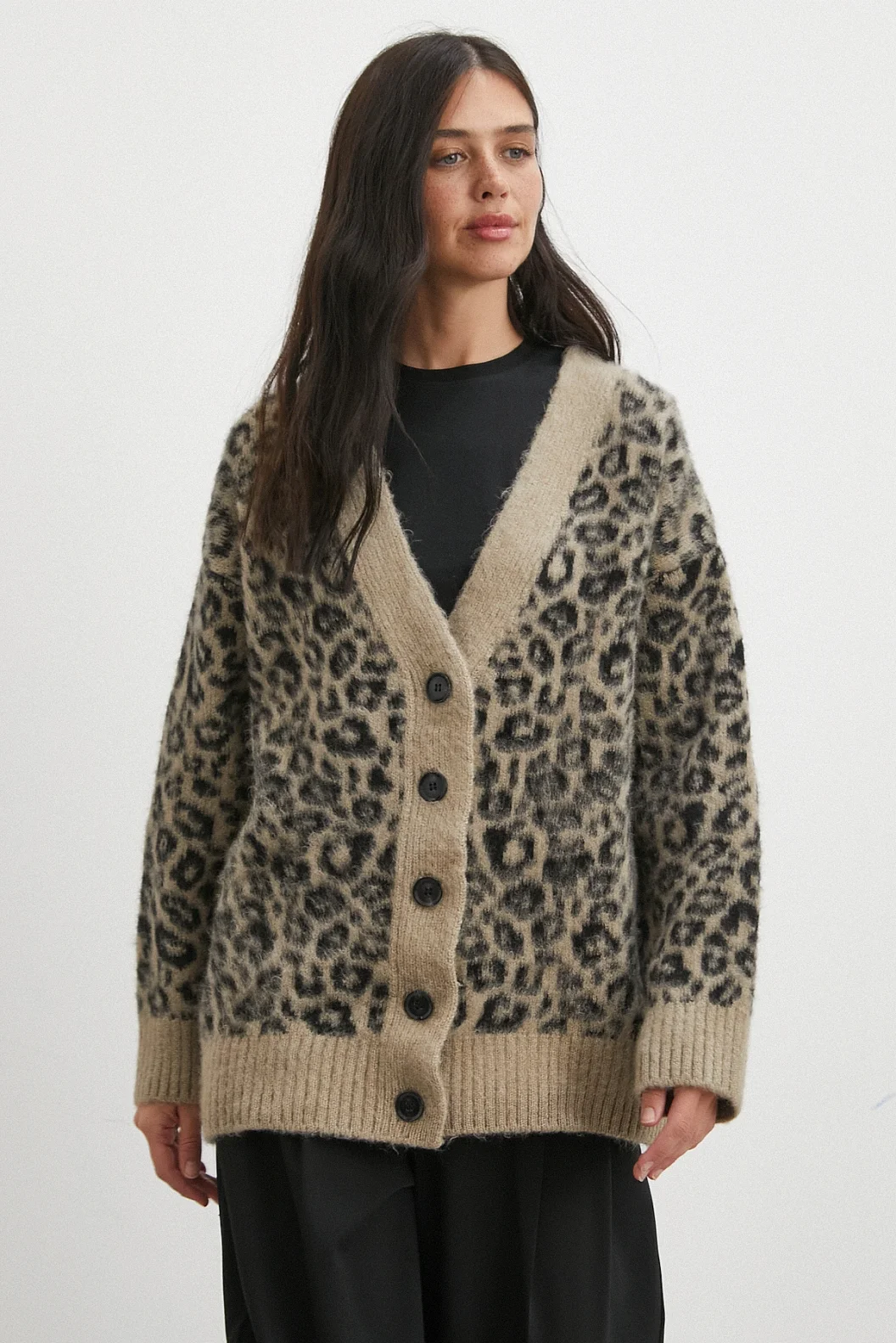 Leoparlı Düğmeli Hırka Krem