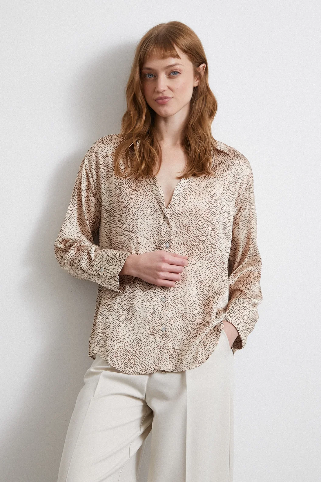 V-Neck Patterned Satin Shirt in Brown