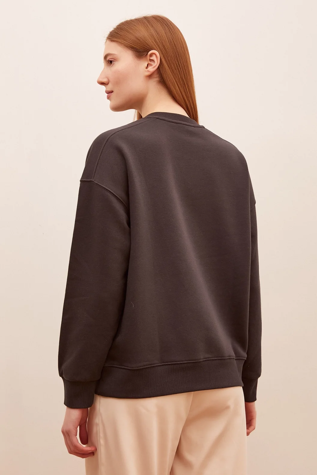 كنزة رياضية ذات ياقة الدراجة المضادة للكهرباء