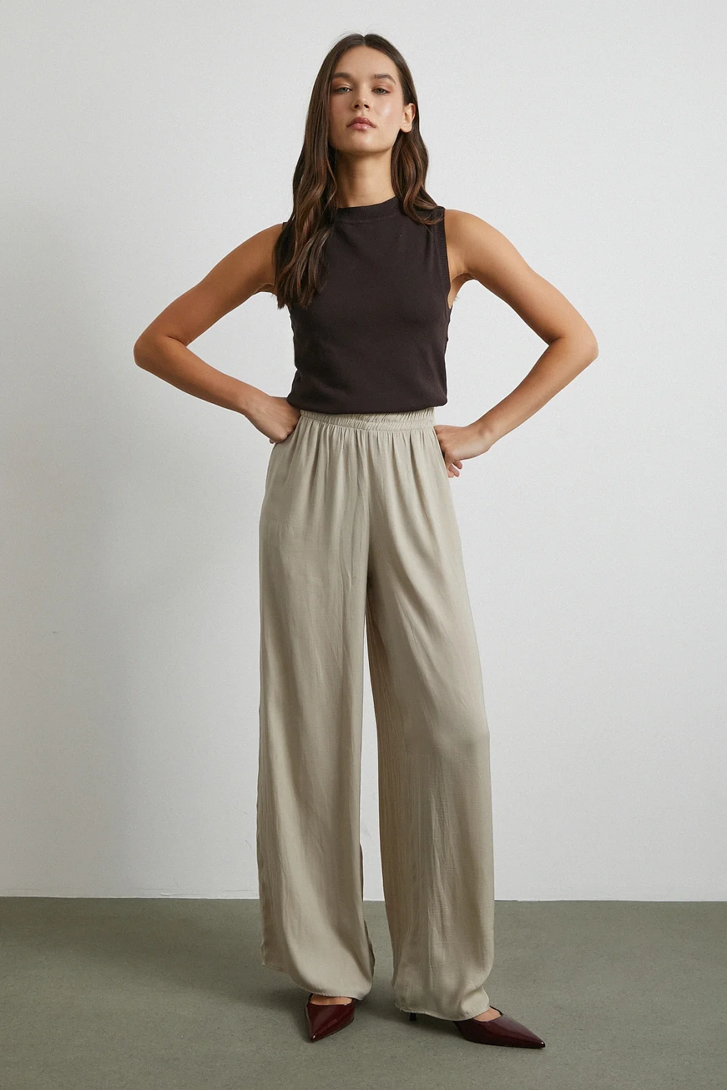 Beli Lastikli Dökümlü Geniş Paça Pantolon Taş