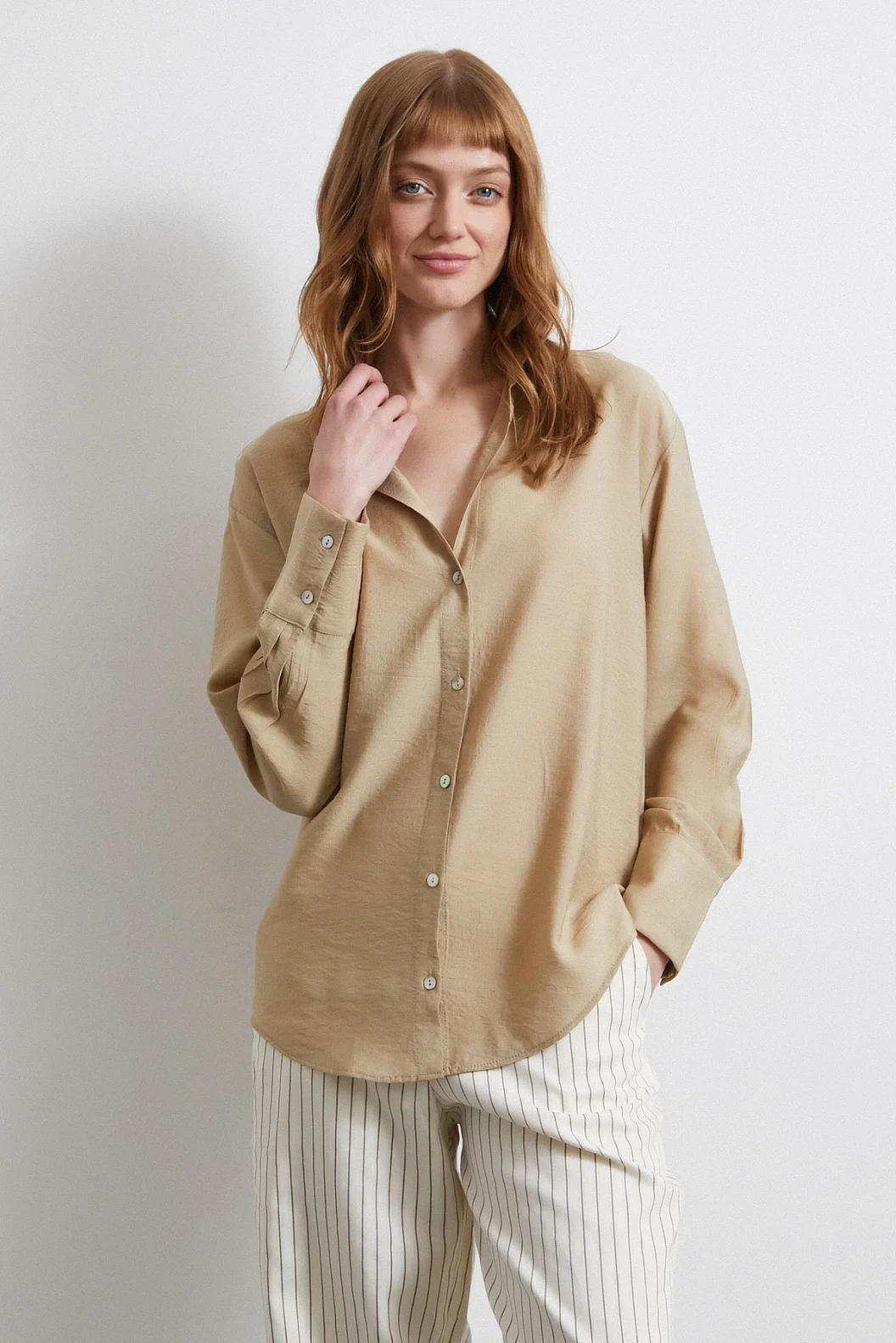 Feingewebte Satinbluse Beige