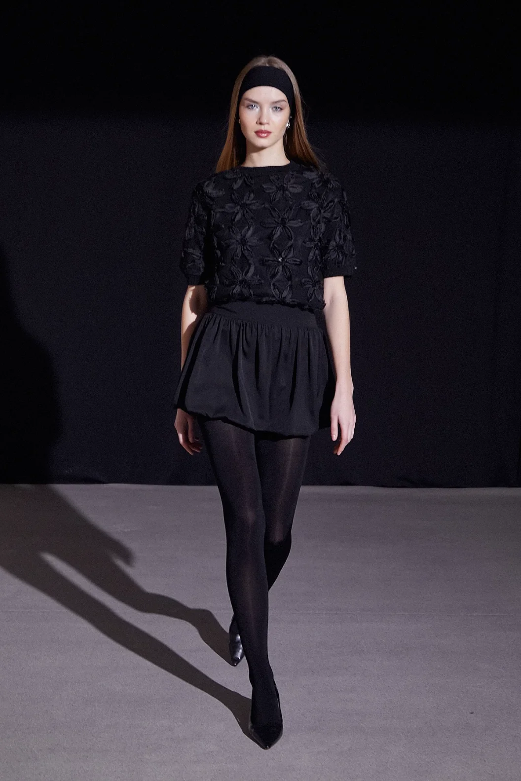 تنورة قصيرة بالون أسود