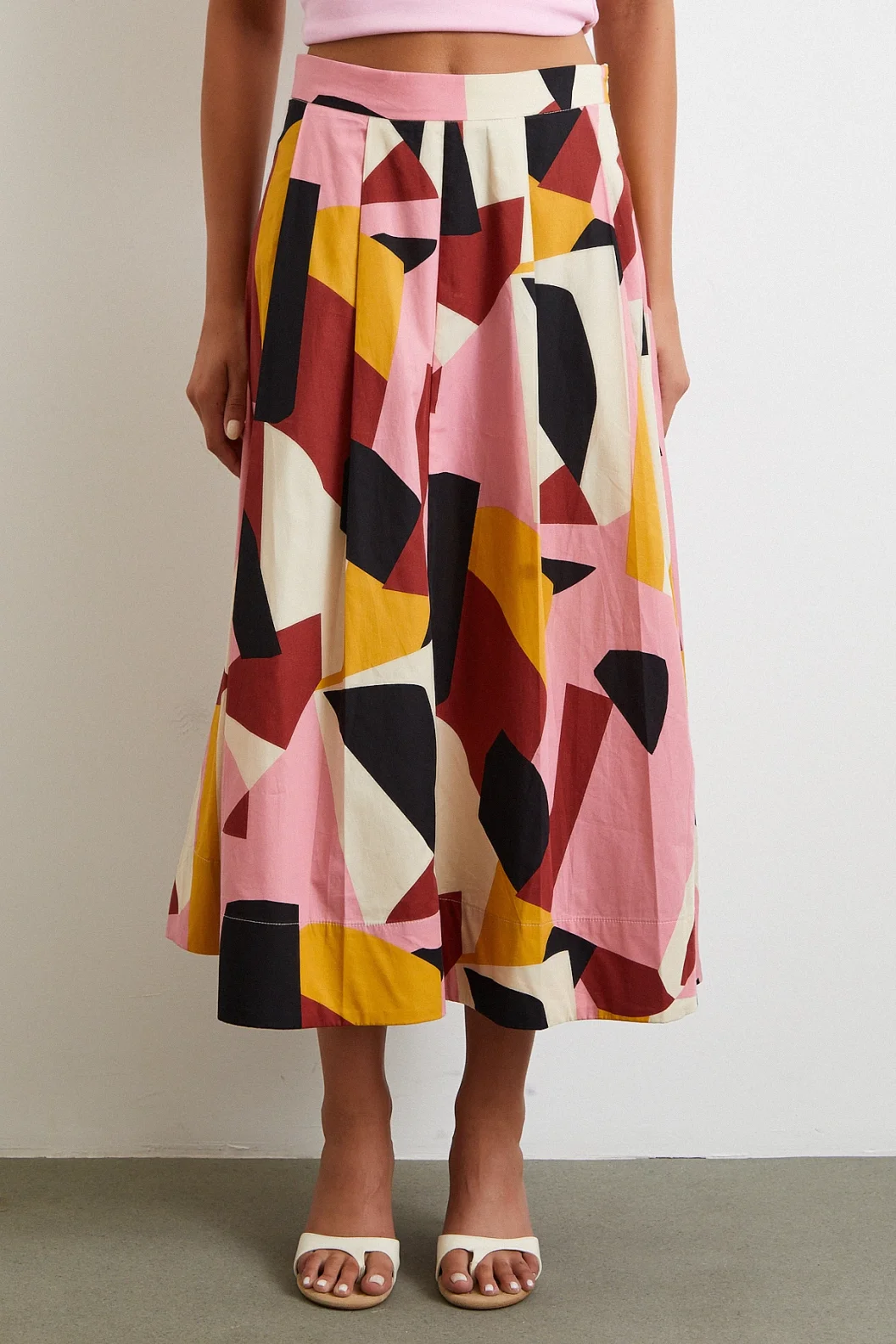 تنورة ميدي مطبوعة باللون الوردي