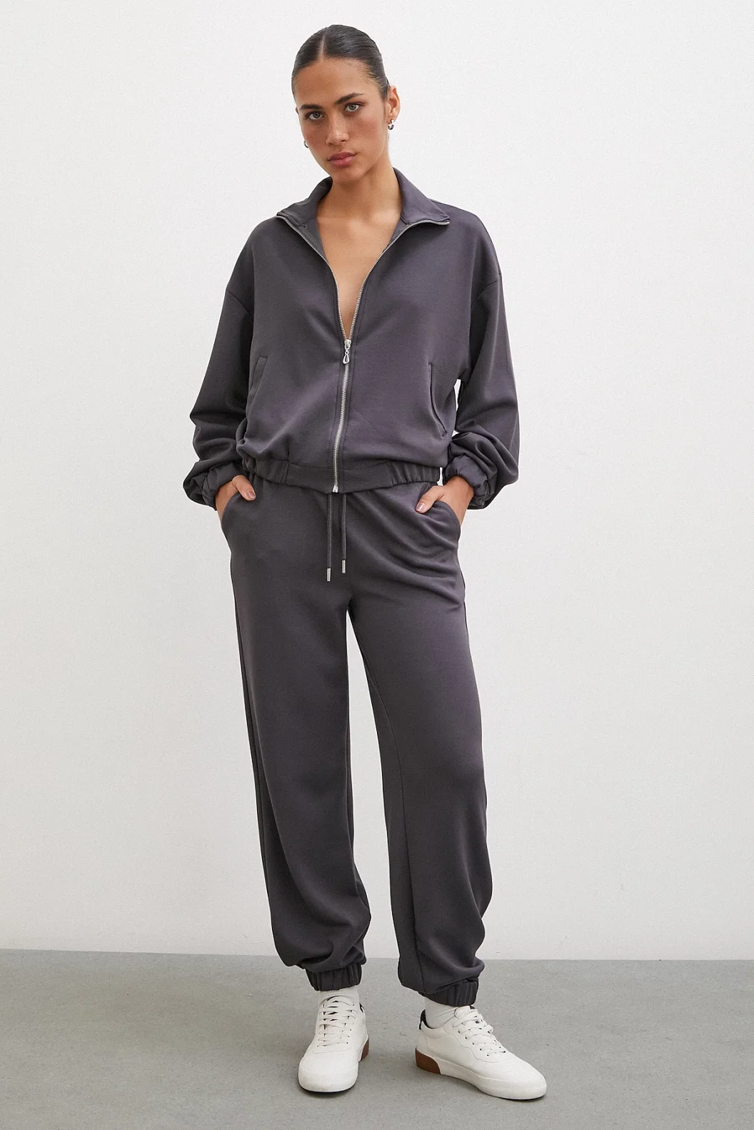 سويت شيرت بسحاب لون رمادي