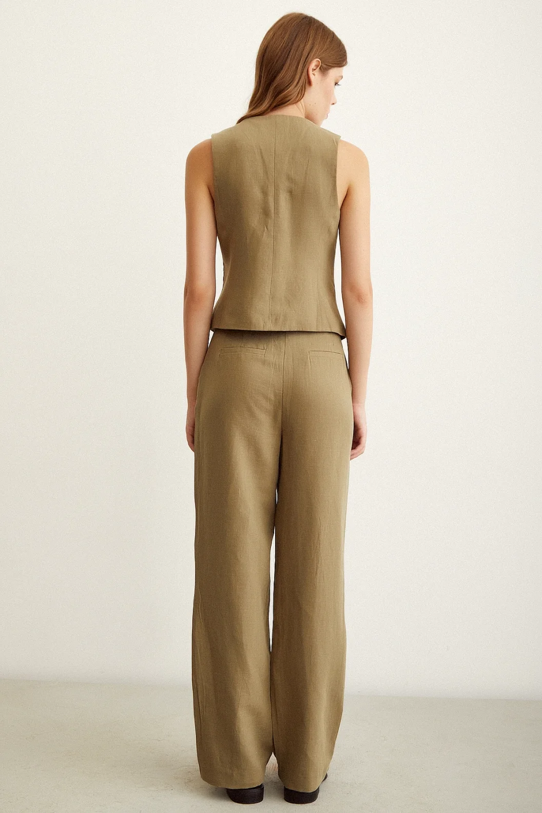 Hoch sitzende Leinenhose in Khaki