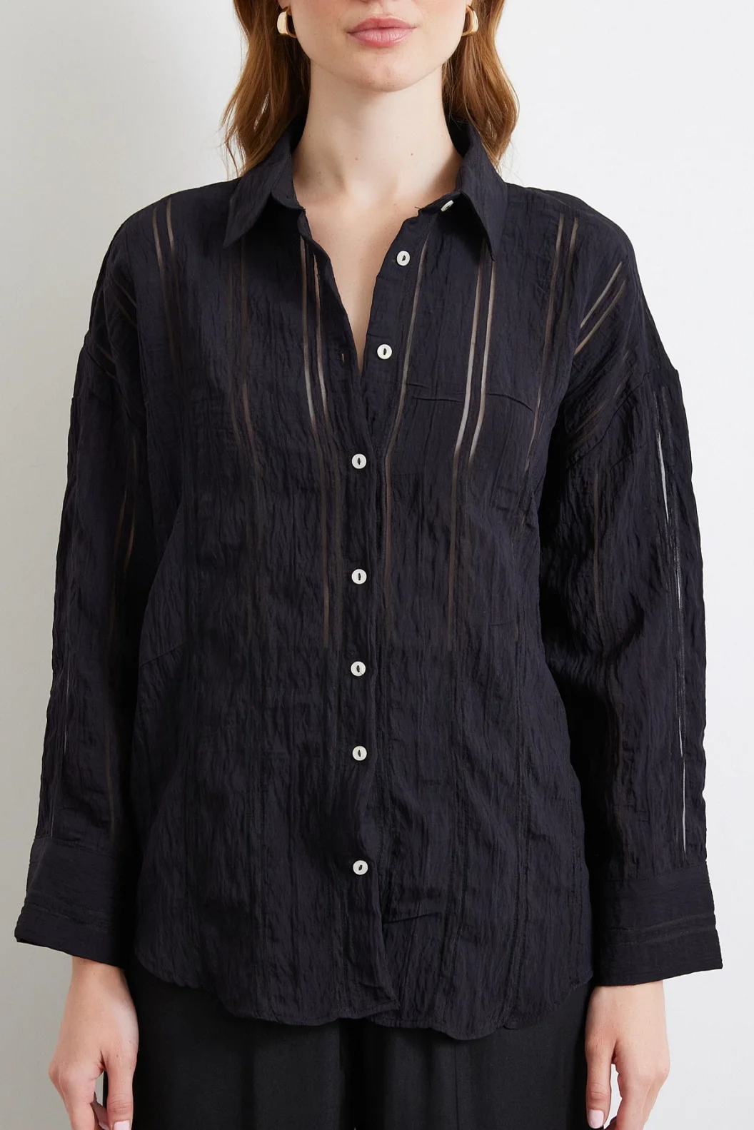 قميص مخطط من الأورجانزا أسود