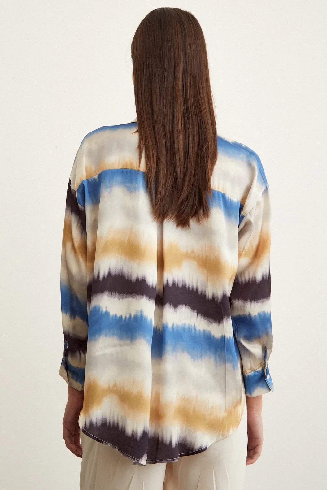 قميص بنقشة الدهان المائي أزرق