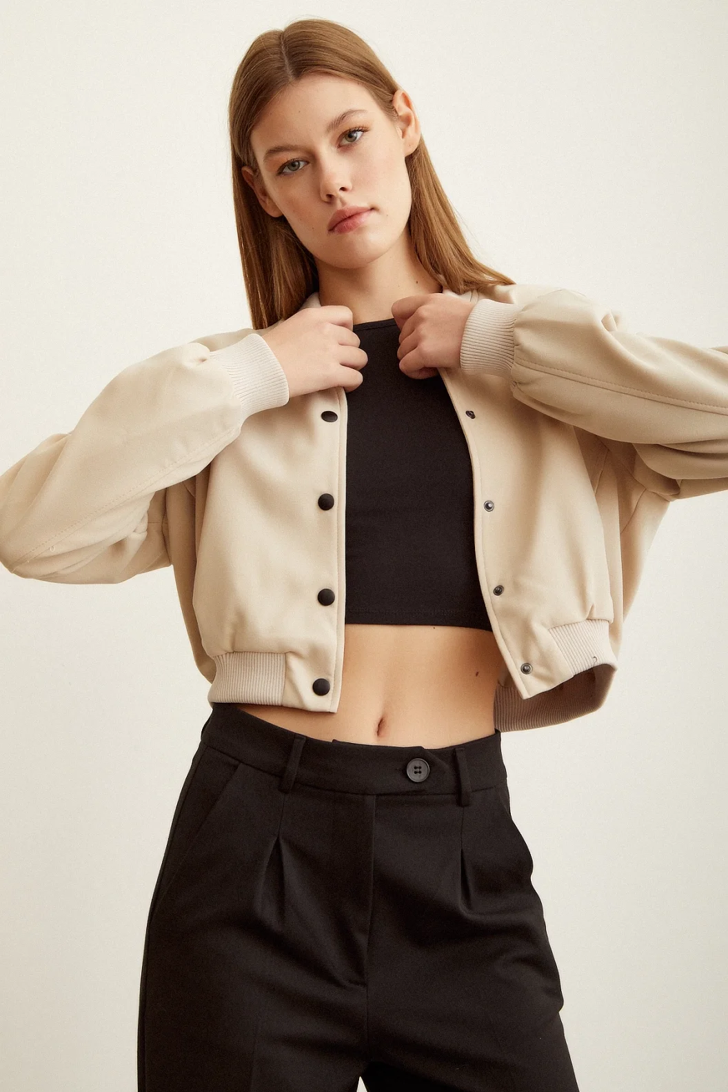 جاكيت بيج مزود ببطانة