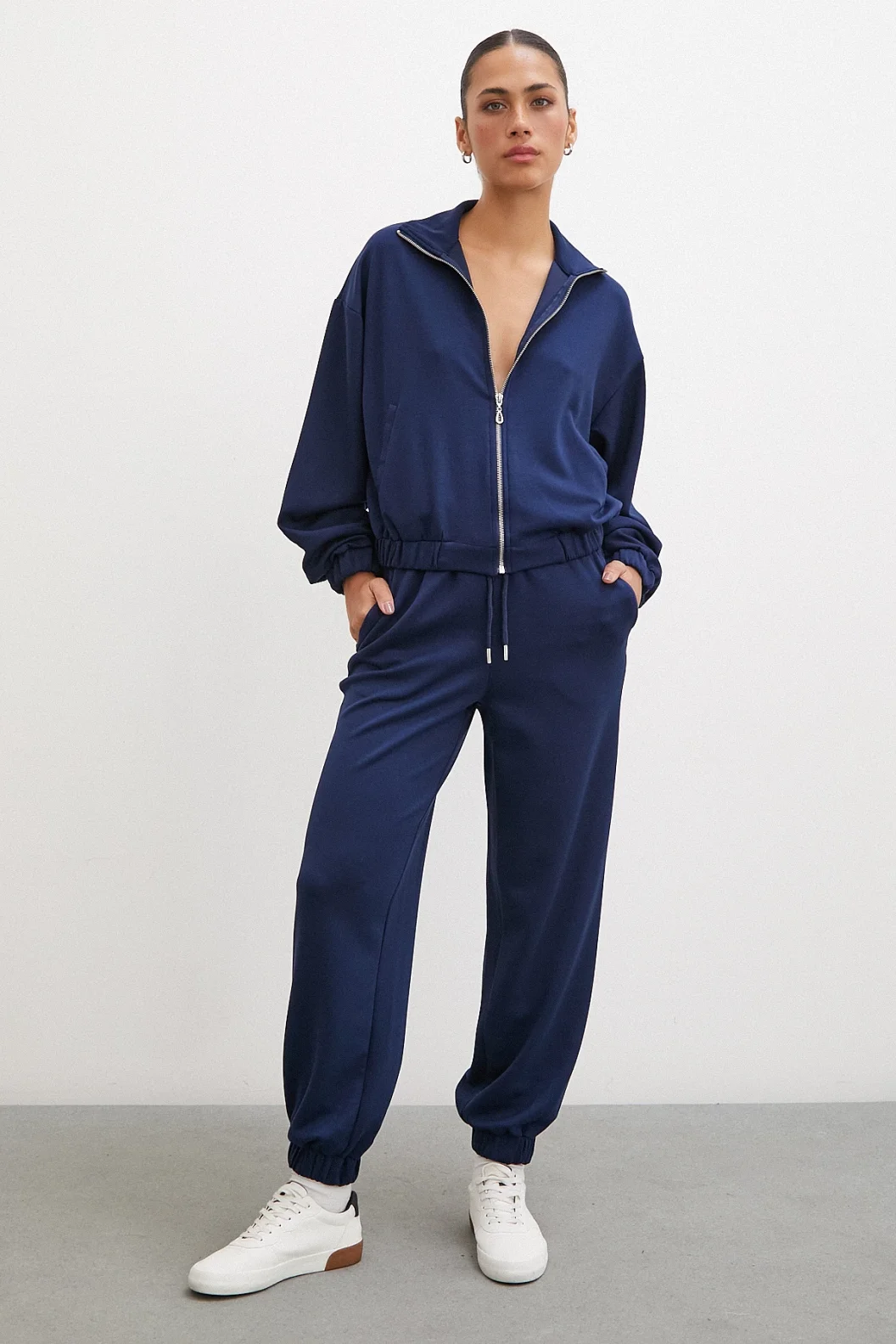 سويت شيرت بسحاب لون أزرق