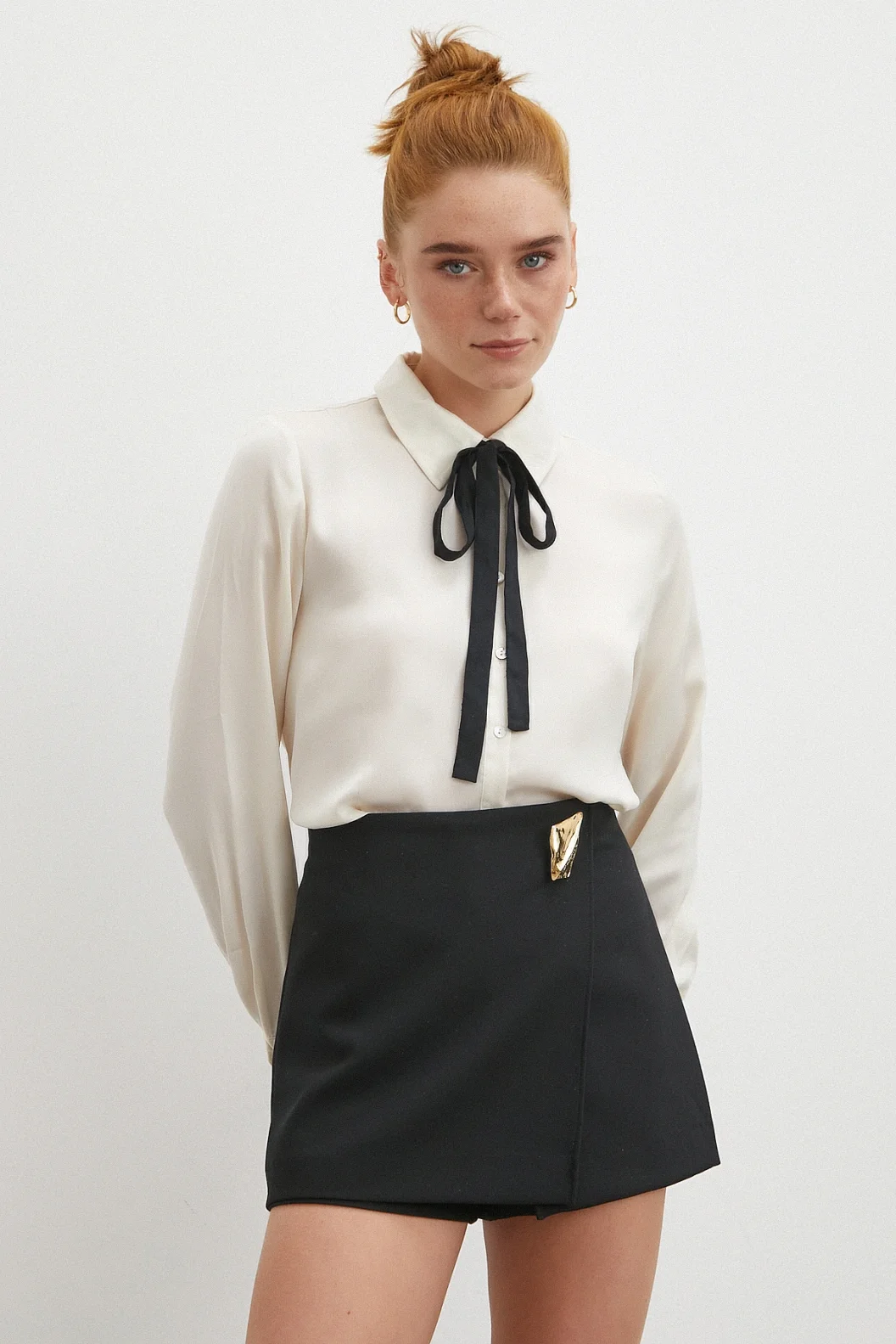 Yaka Bağlamalı Saten Gömlek Ekru