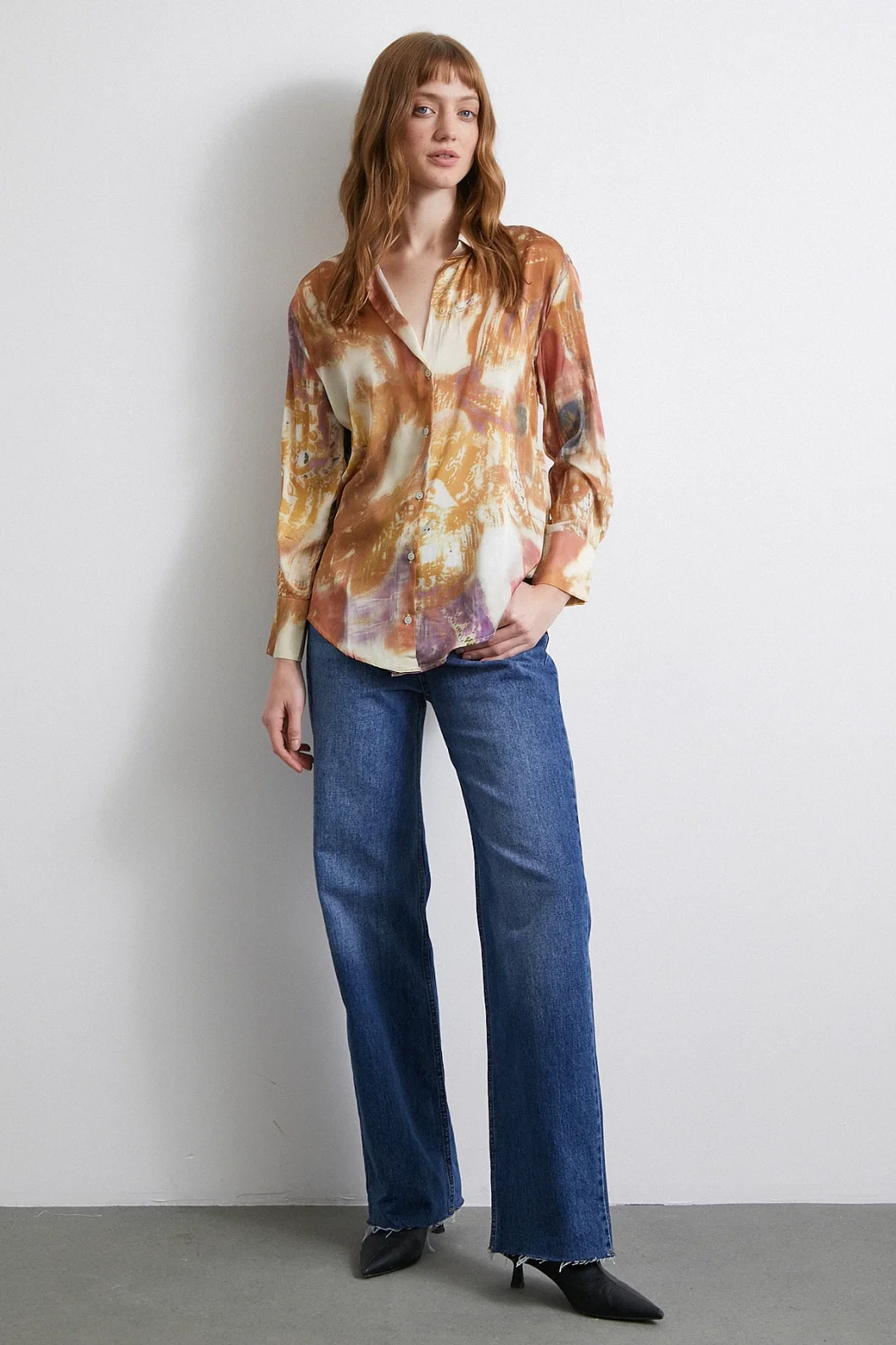 قميص حرير مطبوع باللون البنفسجي