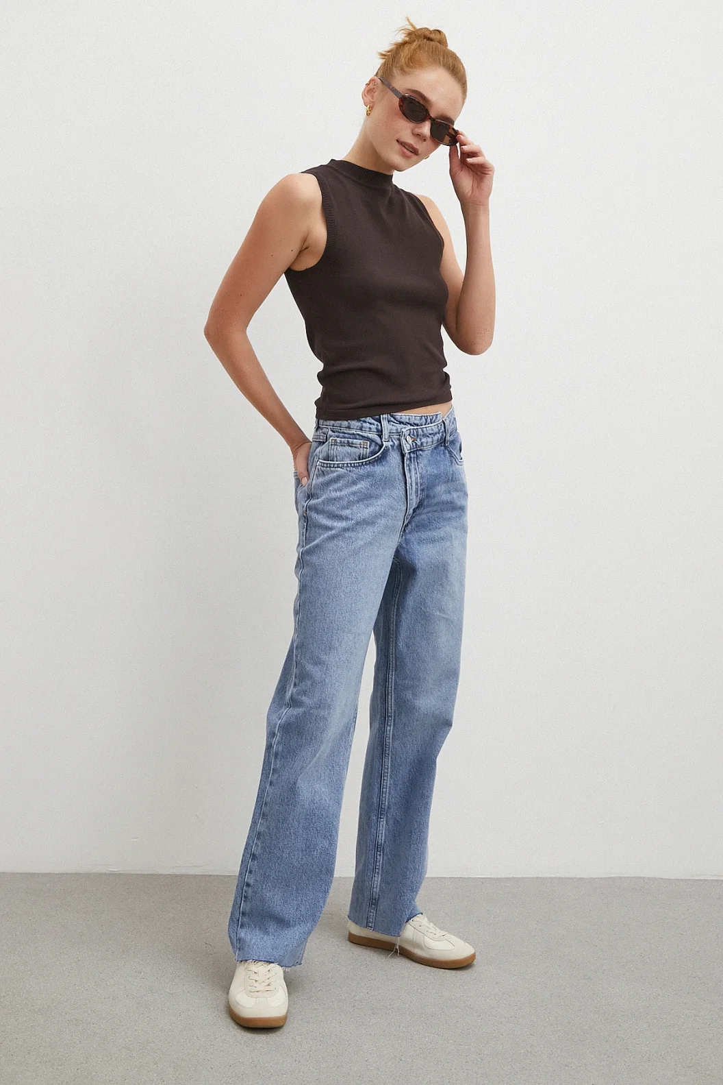 Çapraz Fermuarlı Kesik Paça Düğmeli Jean Mavi