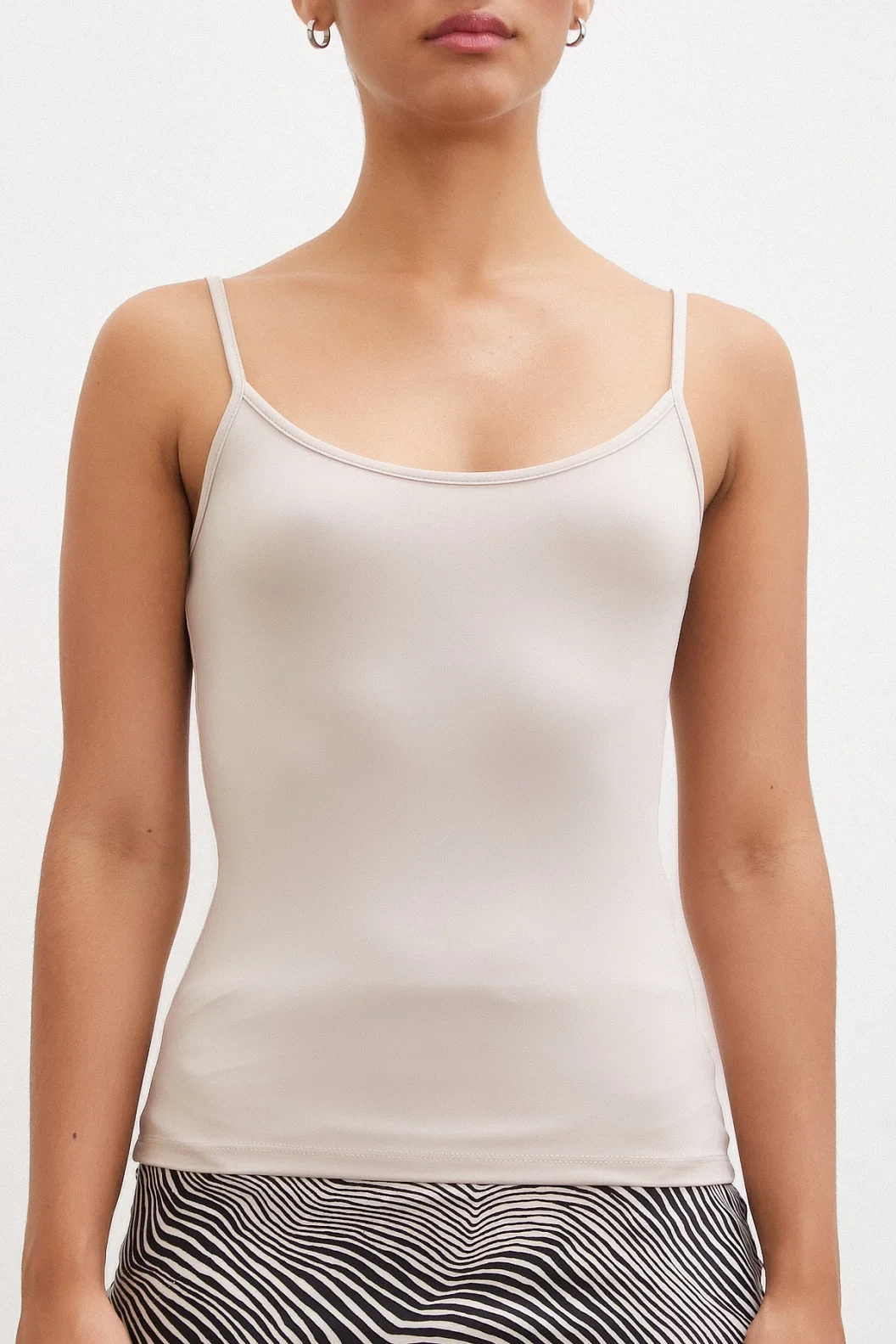 معطلك الذيل من الشمبانيا