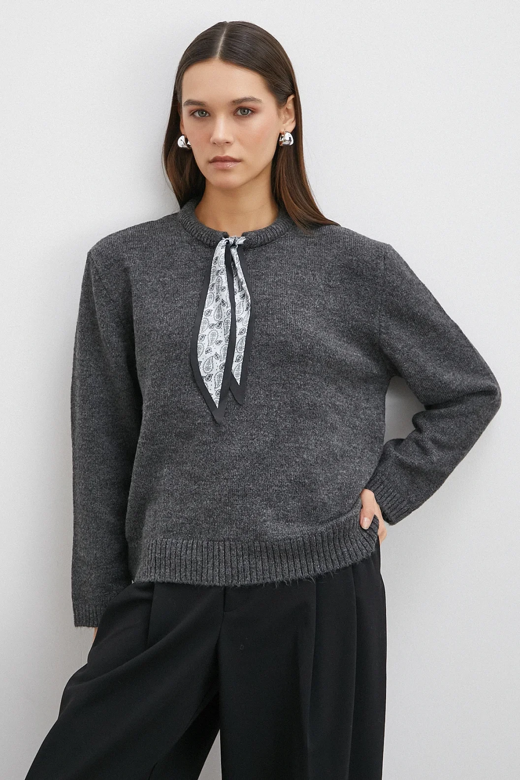 Fularlı Uzun Kollu Kazak Gri