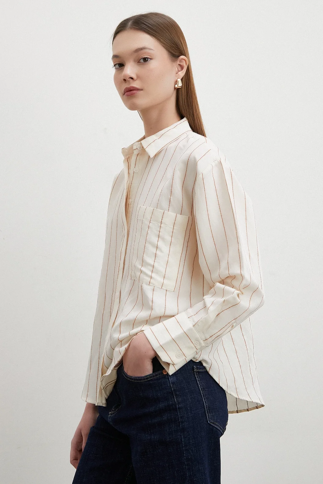 قميص مودال بخطوط تباينية باللون البني