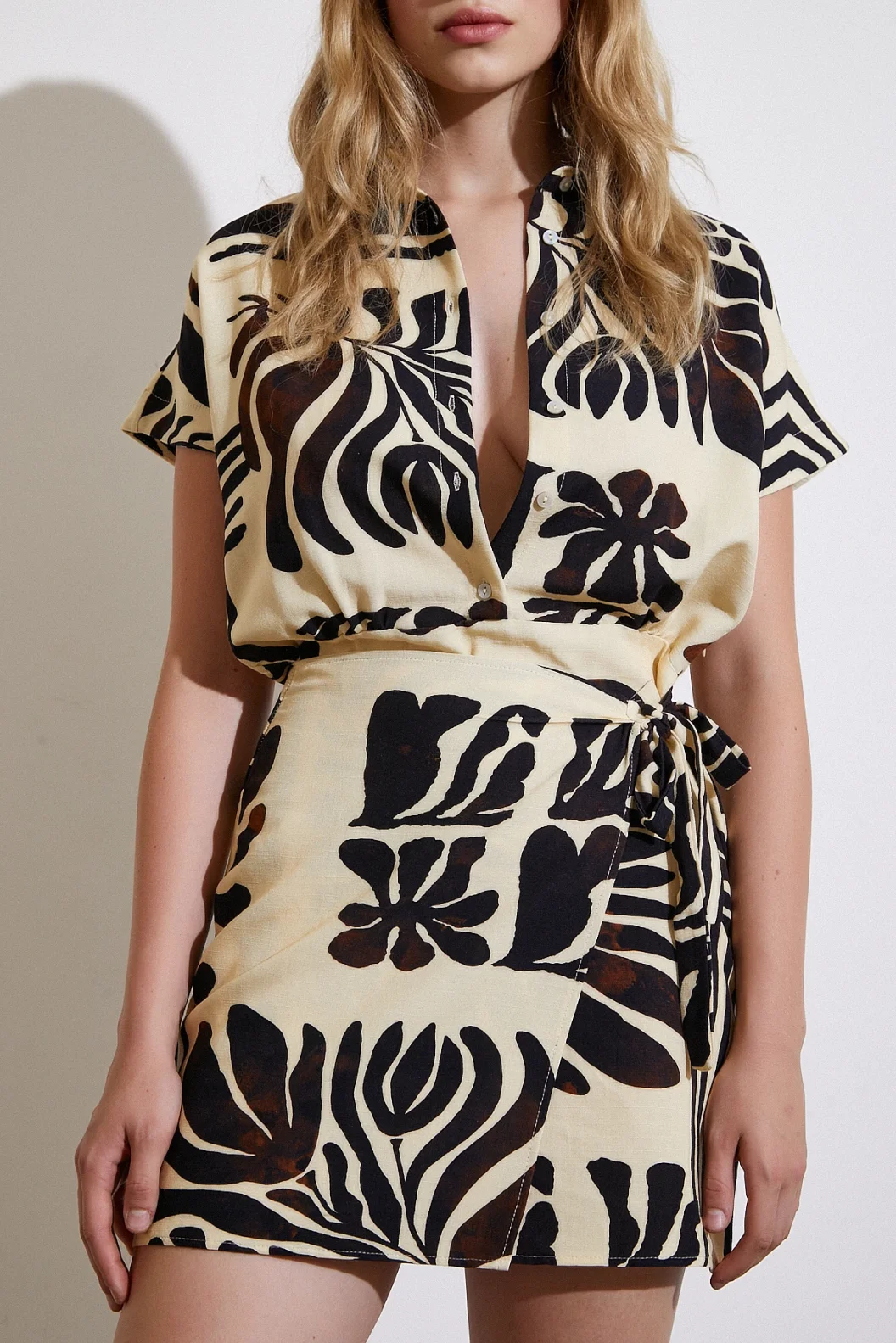 فستان أنفلوب تفاصيل الأسود