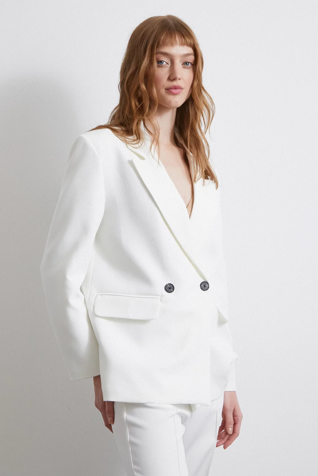 سترة بوليفيسكون كلاسيكية باللون العاجي