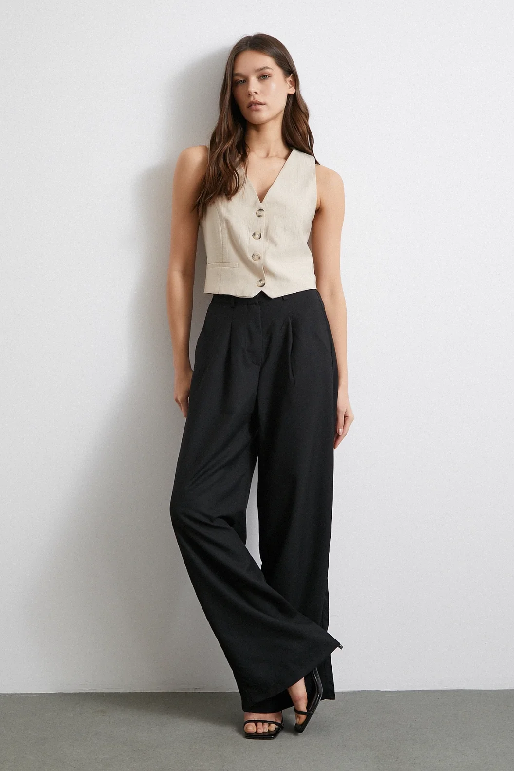 بنطال واسع بخصر مرتفع مطاطي أسود