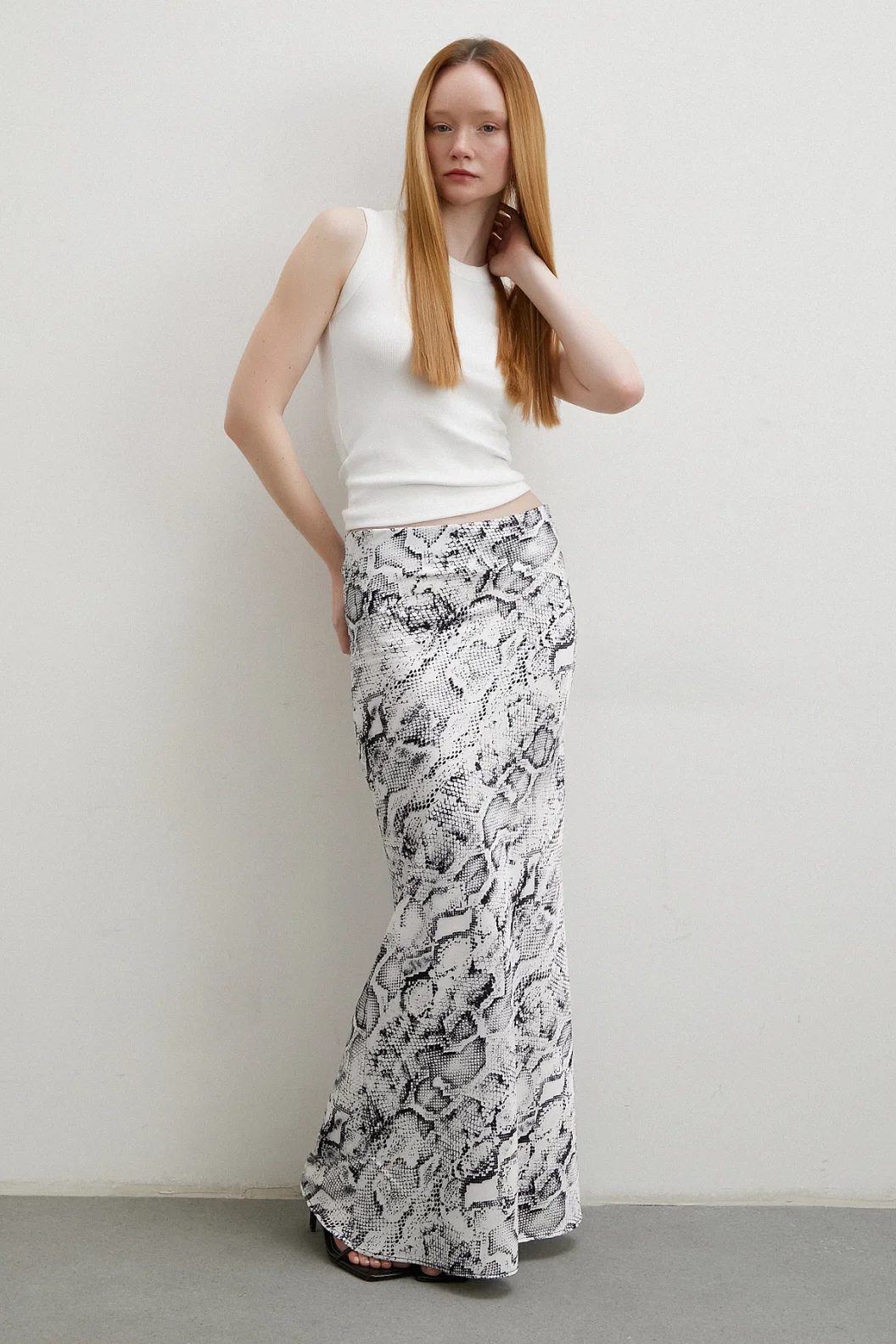 Desenli Maxi Verev Etek Beyaz