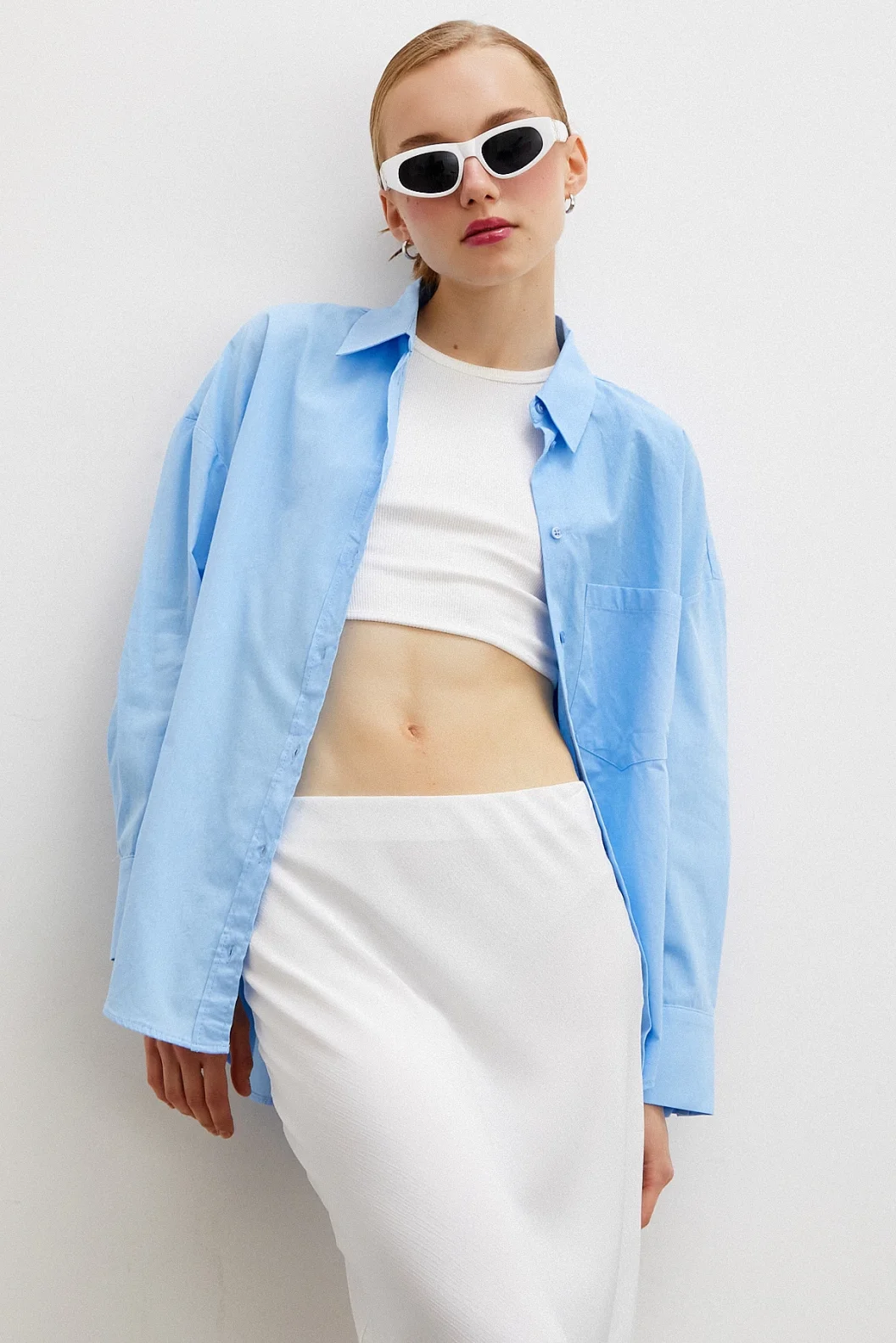 قميص بوبلين بقصة عادية اللون الأزرق الفاتح