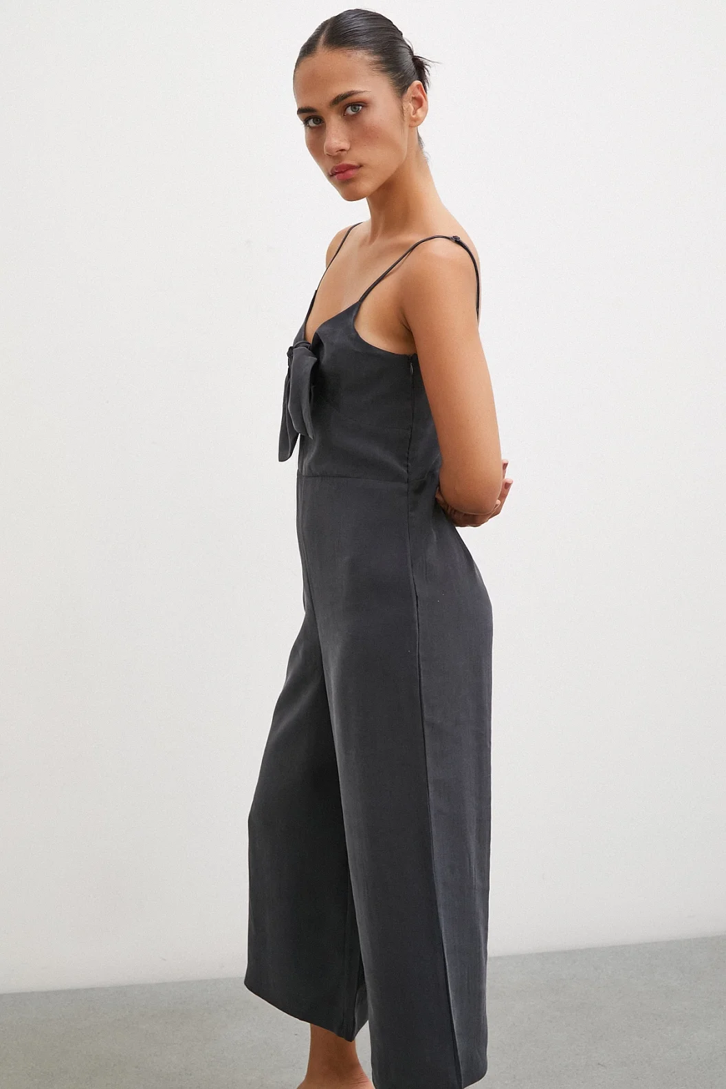 بديل بأشرطة مع قوس أسود