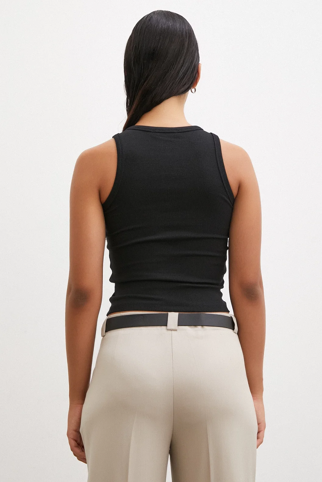 قميص الرقبة الدراجة الأعلى الأسود